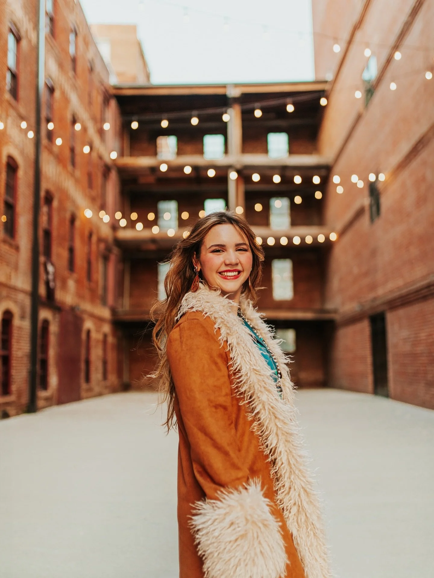 Fall senior photo inspo!!! 🤭🍁🌾🍂💫✨

Ella is my style icon and had the most amazing variety of outfits for her fall senior session!!! Literally her session is the best fall senior photos inspo everrrrr 💫 The perfect mix of fall tones, fun pattern