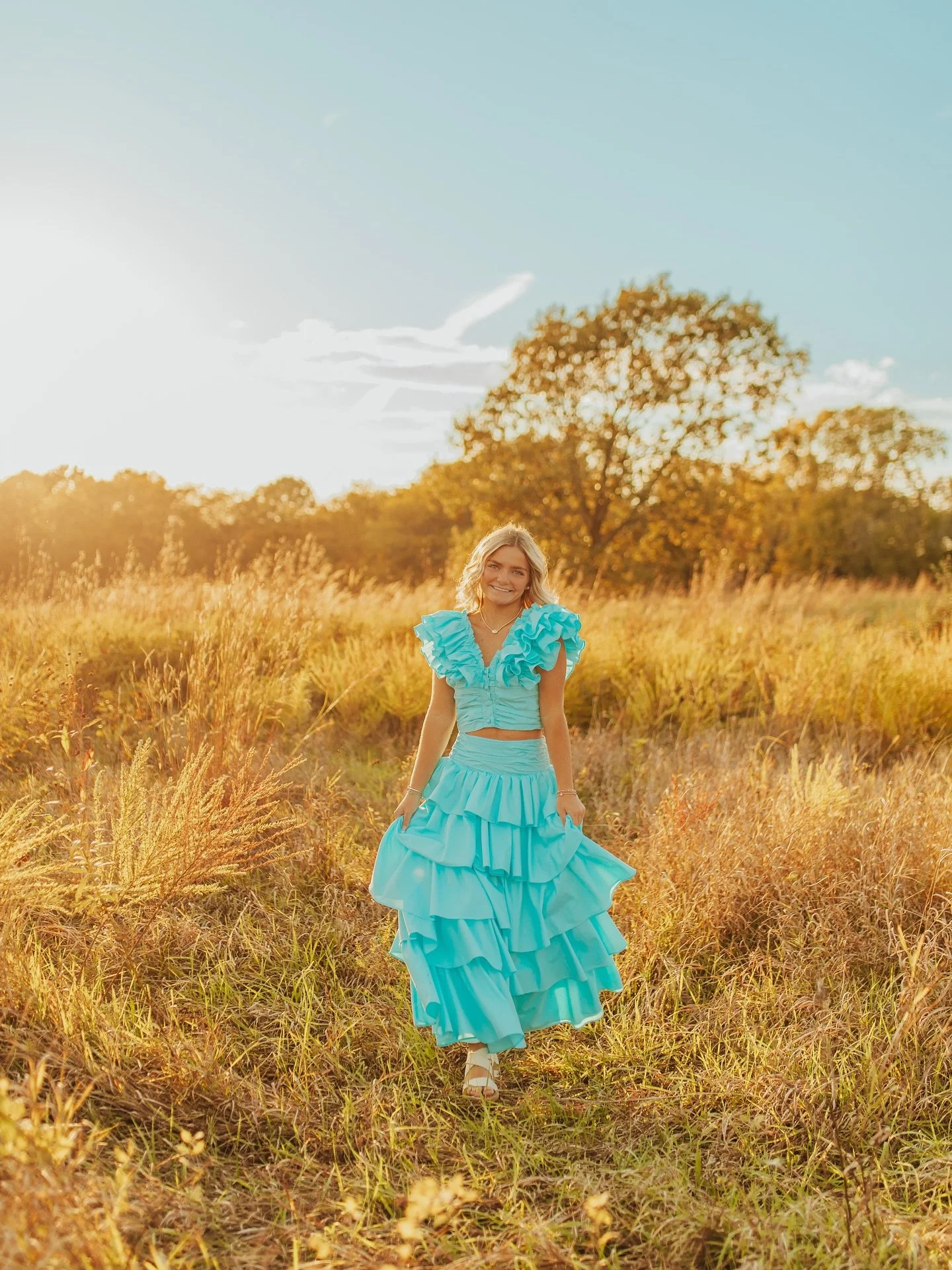 Senior photos with AUBREY! ☀️🩵⭐️🌾💫✨

The BEST time ever!!! Ahh, last night was the most amazing fall senior session with this sweet friend!! The best variety aka a lil Nelson time, with classy looks, cheer photos, and highlighting her future!!! We