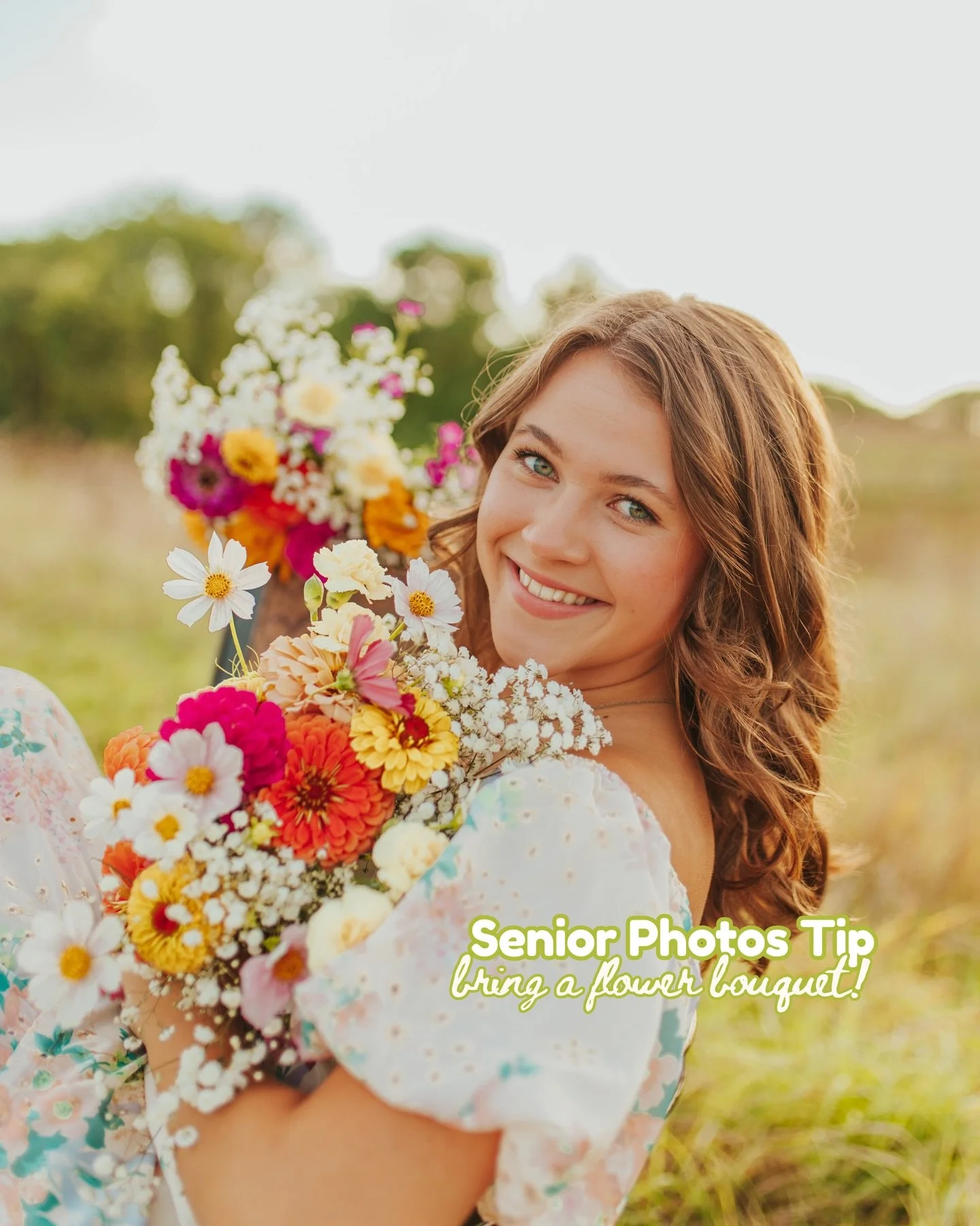 SENIOR PHOTOS TIP! Bring a flower bouquet! 💐🌸🌼⭐️✨

This has been such a fun trend the past couple of years and I LOVE it! 🩵 It&rsquo;s so cute for holding and posing with BUT ALSO I love putting the flowers in the field to look like they bloomed 