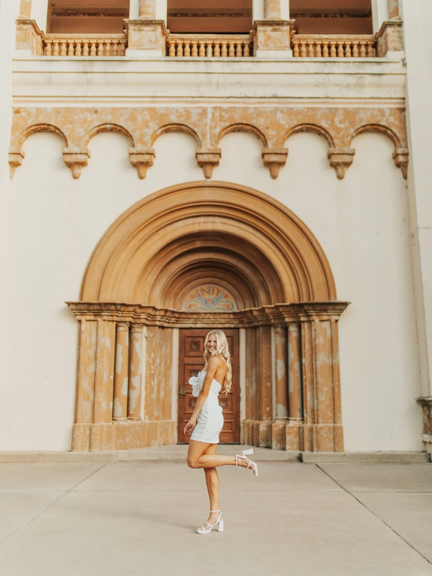 Senior photos with DAKOTA!!! 🌼💛☀️💫✨

Throwing it back to last July with this sweet senior!!! Her senior session was a dream of a night! Track vibes and volleyball moments for this STAR!!! ⭐️🏐🏃&zwj;♀️ Unity Village for classy spots to compliment 