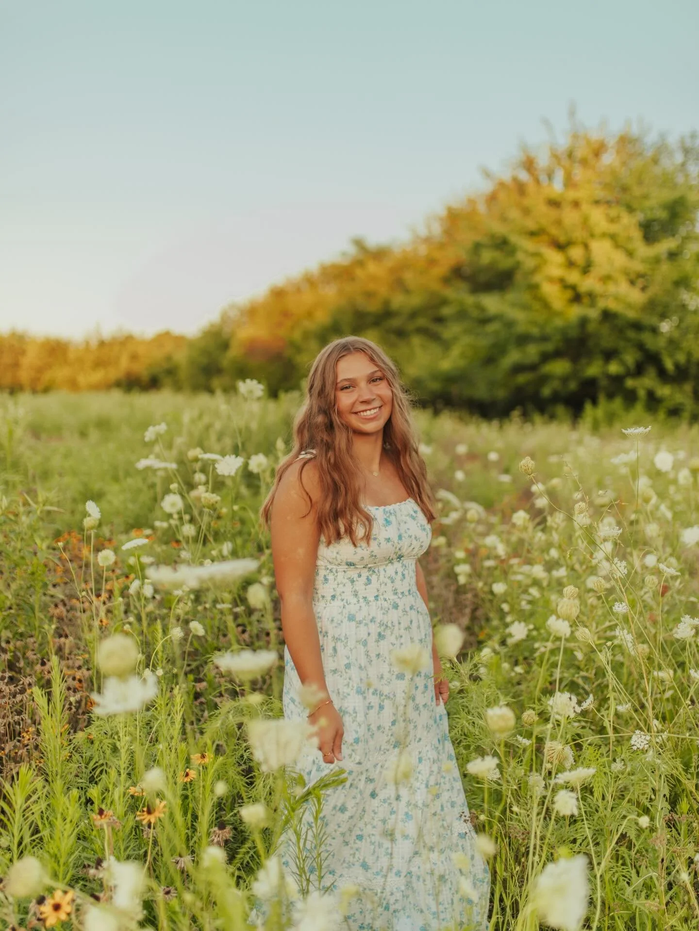 Happy Thursday!!!! ⭐️💛✨

The sun is shining today and it has me missing summer sessions!!!! Here are some of my very favorite shots from Victoria&rsquo;s senior session last summer!!! ☀️ The most amazing senior photos adventure!!! We explored beauti