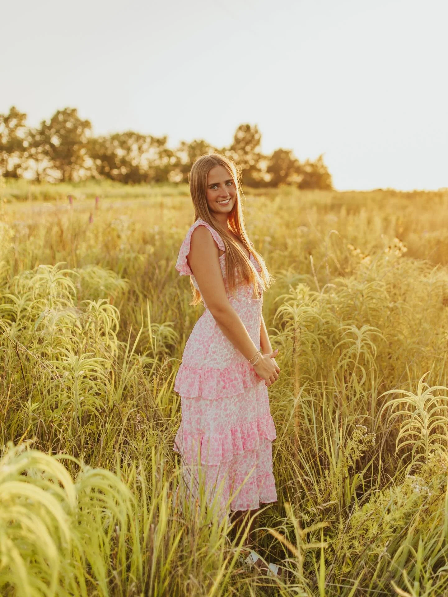 Counting down until summer sessions!!! 💫🌼💗🌸✨

Wildflowers, fields, sunsets, golden glow!! My favorite time of year and yours, too 🤭 Summer dates are always the first to fill up, and honestly, I understand!!! It&rsquo;s just such a pretty season 