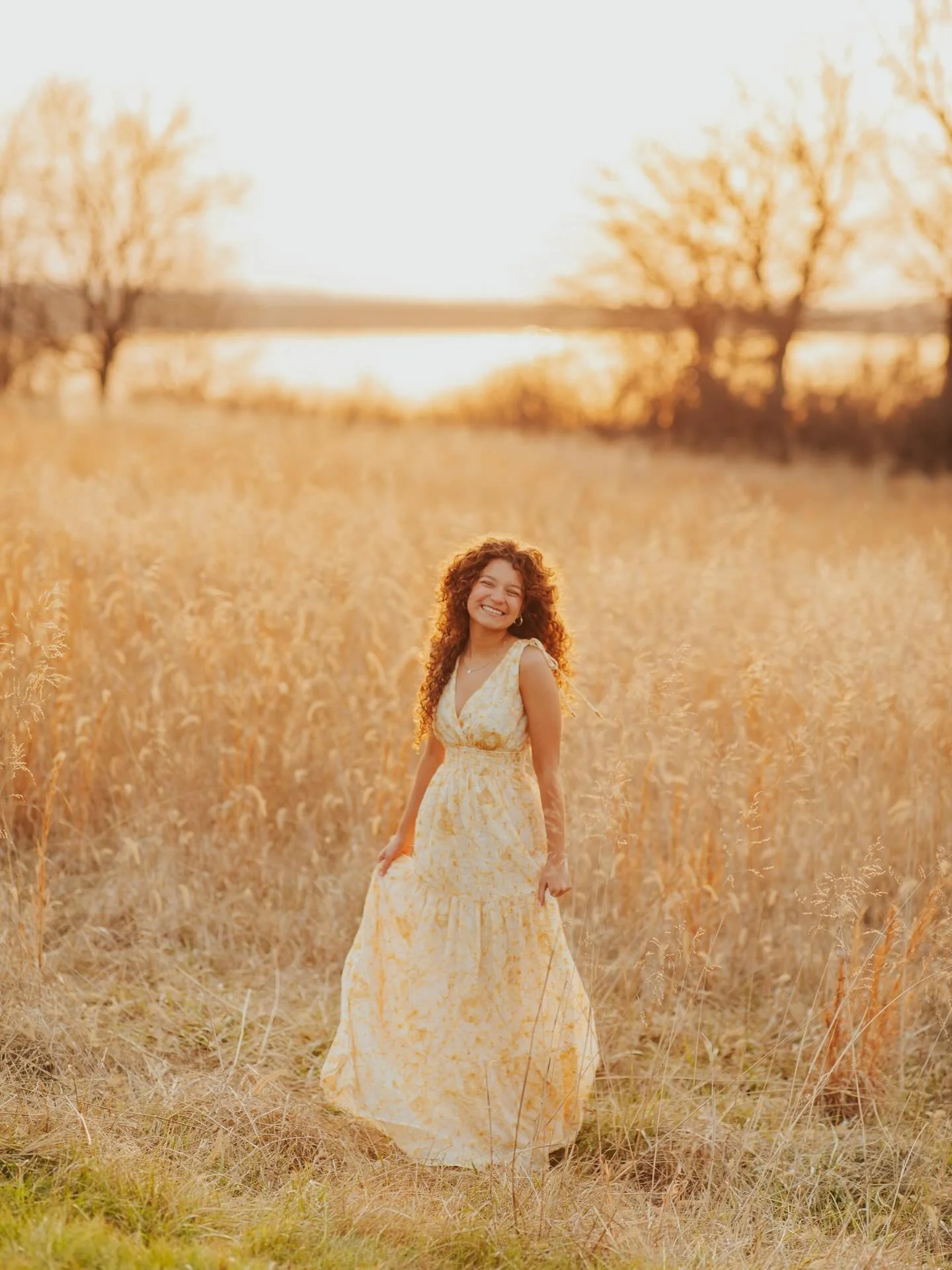 Senior photos with MCKENNA! 💖☀️🌸⭐️✨

What a PERFECT spring senior photoshoot! A little casual + classic moment at Nelson (just the best!!!) and then the most amazing nature adventure!! We took off to the lake for twirling on the dock, field frolick