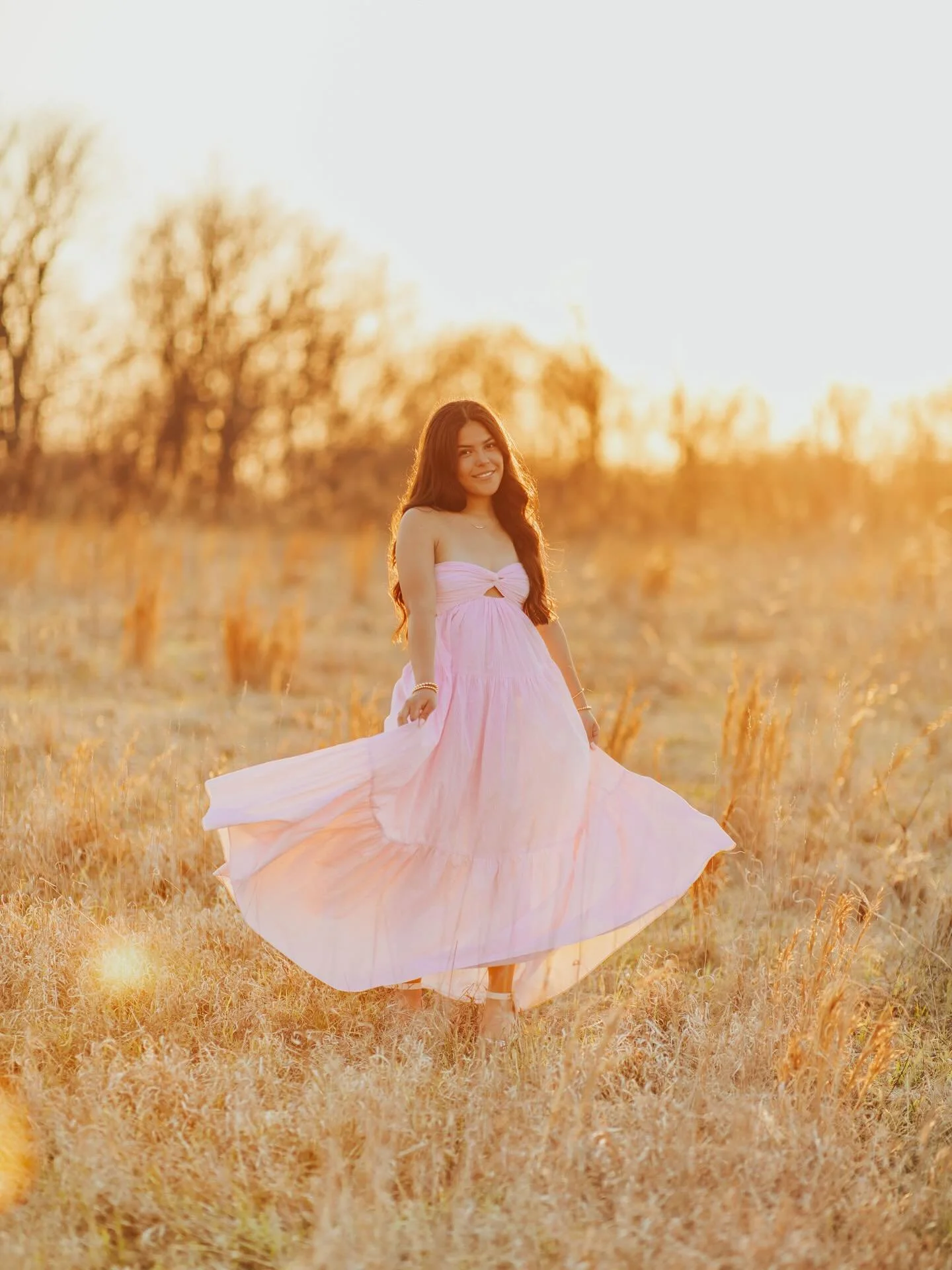 Senior photos with SOPHIE! 💖☀️🩵💐✨

Just the BEST night with this sweet senior!!! ⭐️ We had such an incredible senior photos adventure!! Finding the start of spring blooms, exploring the coolest architecture in KC, and ending in a golden field at g