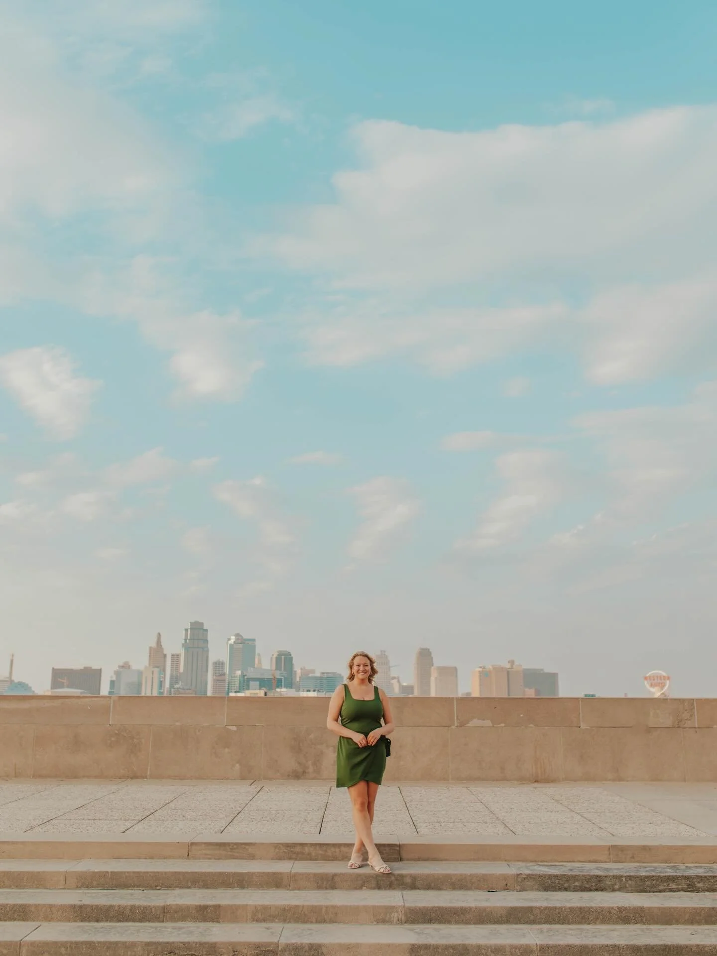Senior photos with SAVANNAH ⭐️🎓🏙️🩵✨

What a perfect night taking this girl&rsquo;s graduation photos!!! Savannah is just the best and I&rsquo;m so proud of her!! You&rsquo;re looking at a master grad and the most fun friend ever!! ⭐️ We had such a