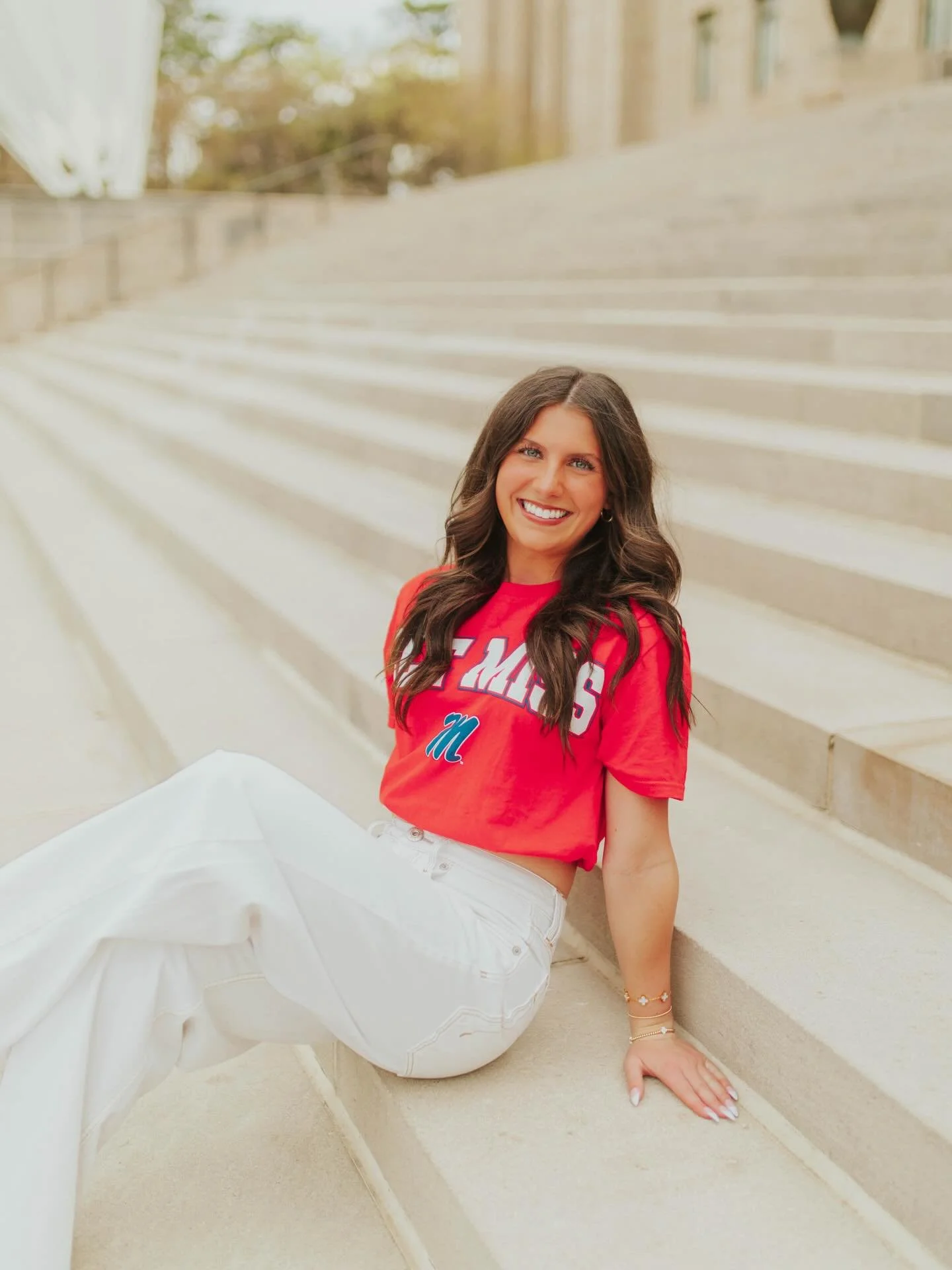 Grad photos with CHLOE!!! 🩵❤️🌀⭐️✨

What a perfect night creating with Chloe!!! 🤭 An absolute honor to create with her again!!! Last night, we captured a mix of cap + gown photos, college tee photos, and some track photos! A perfect ode to her high