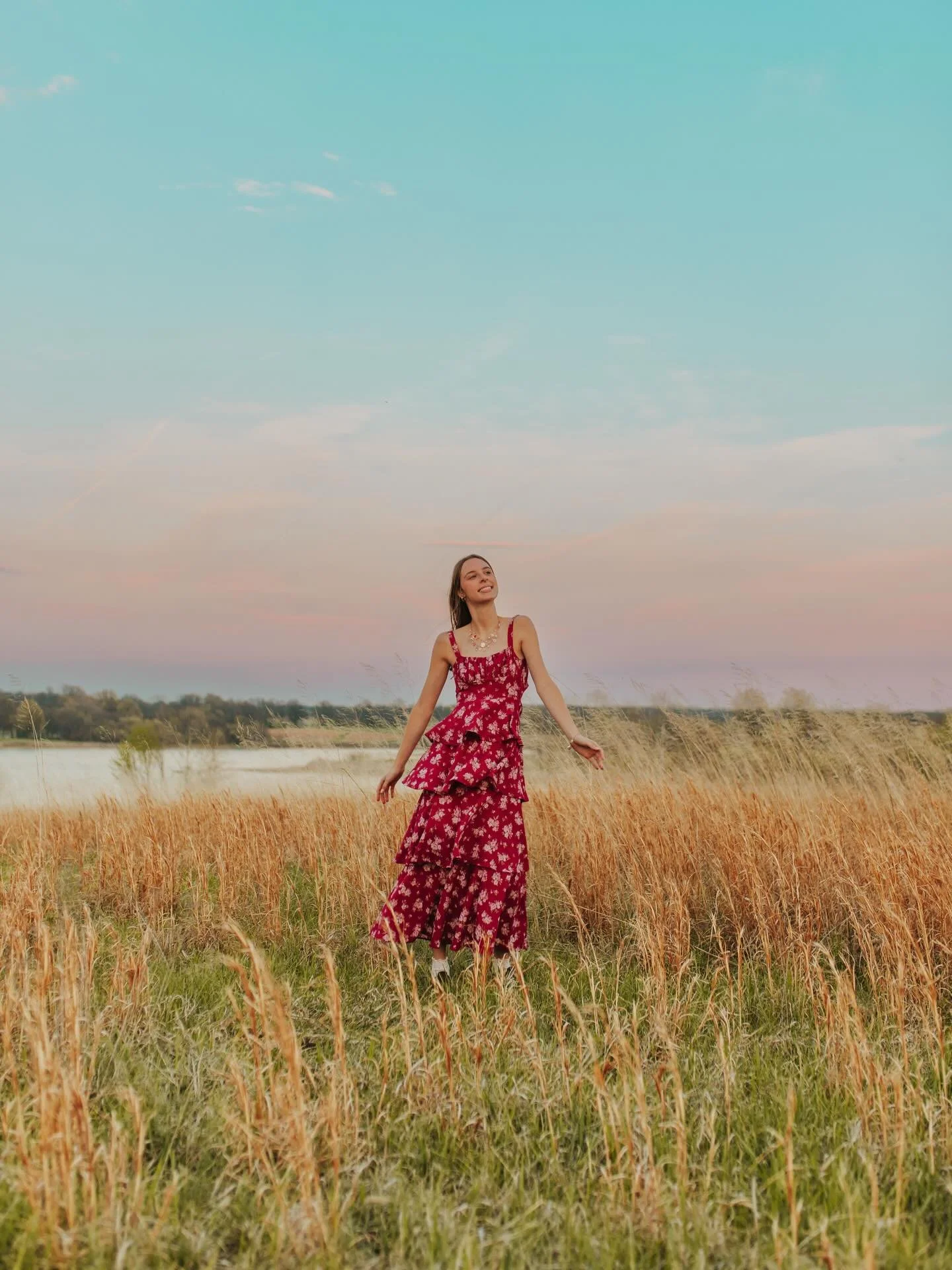Senior photos with KATIE!!! 🤭🌾🌅⭐️✨

What an amazing night with this senior!!! 🩵 Katie wanted a nature filled senior session!!! The perfect mix for this granola gal 🤪 Creeks, docks, and fields at golden hour &mdash; just unreal! So much fun explo