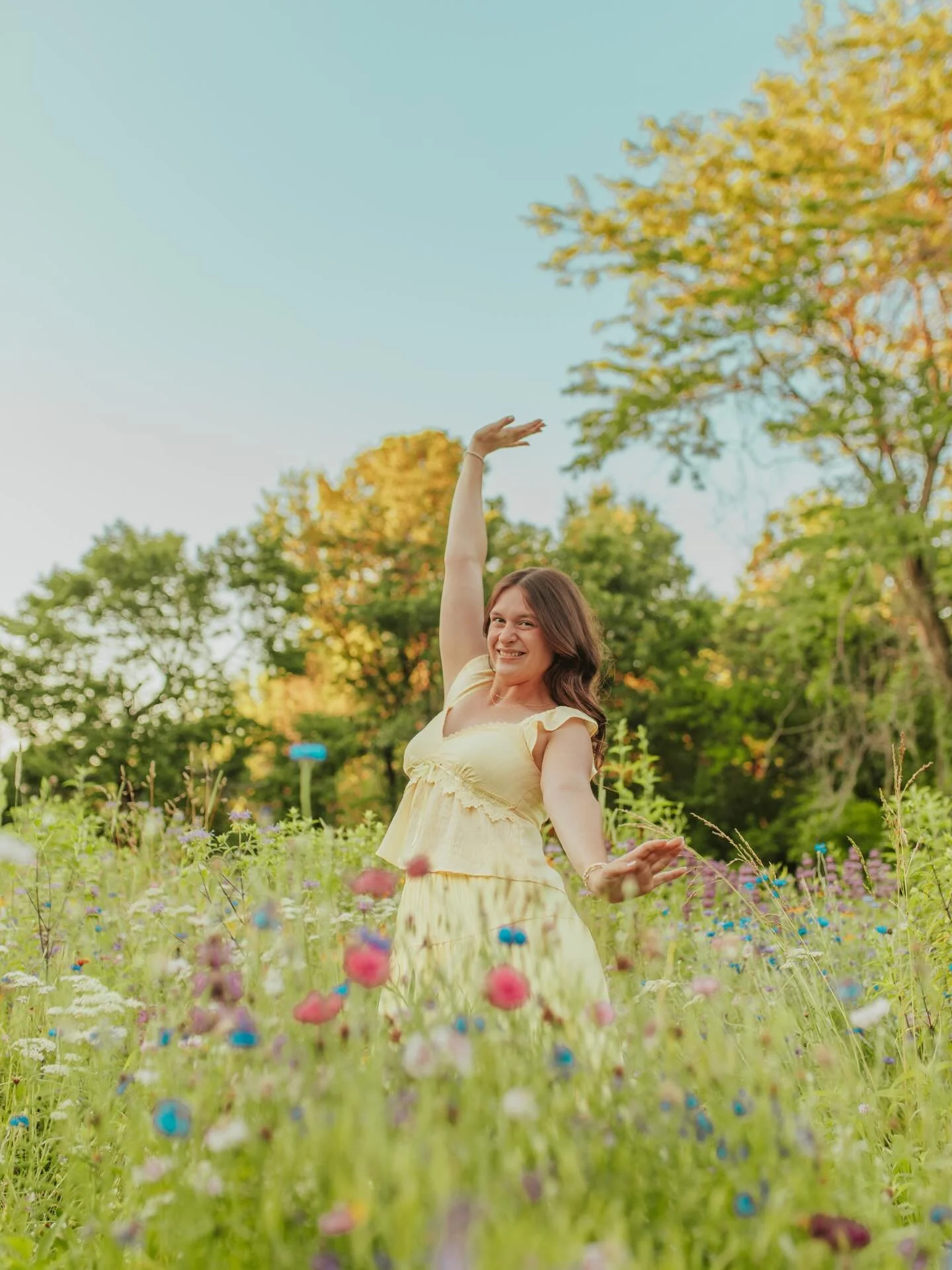 Senior photos with LILLY!!! 🌸🌿💖📣🦋⭐️✨

The BEST night ever! 💫Senior photos that were SO Lilly!!! From cutie cheer photos, to stunning views, flower field frolicking, and sunset over the lake; each moment was a JOY! ⭐️ The brightest + most colorf