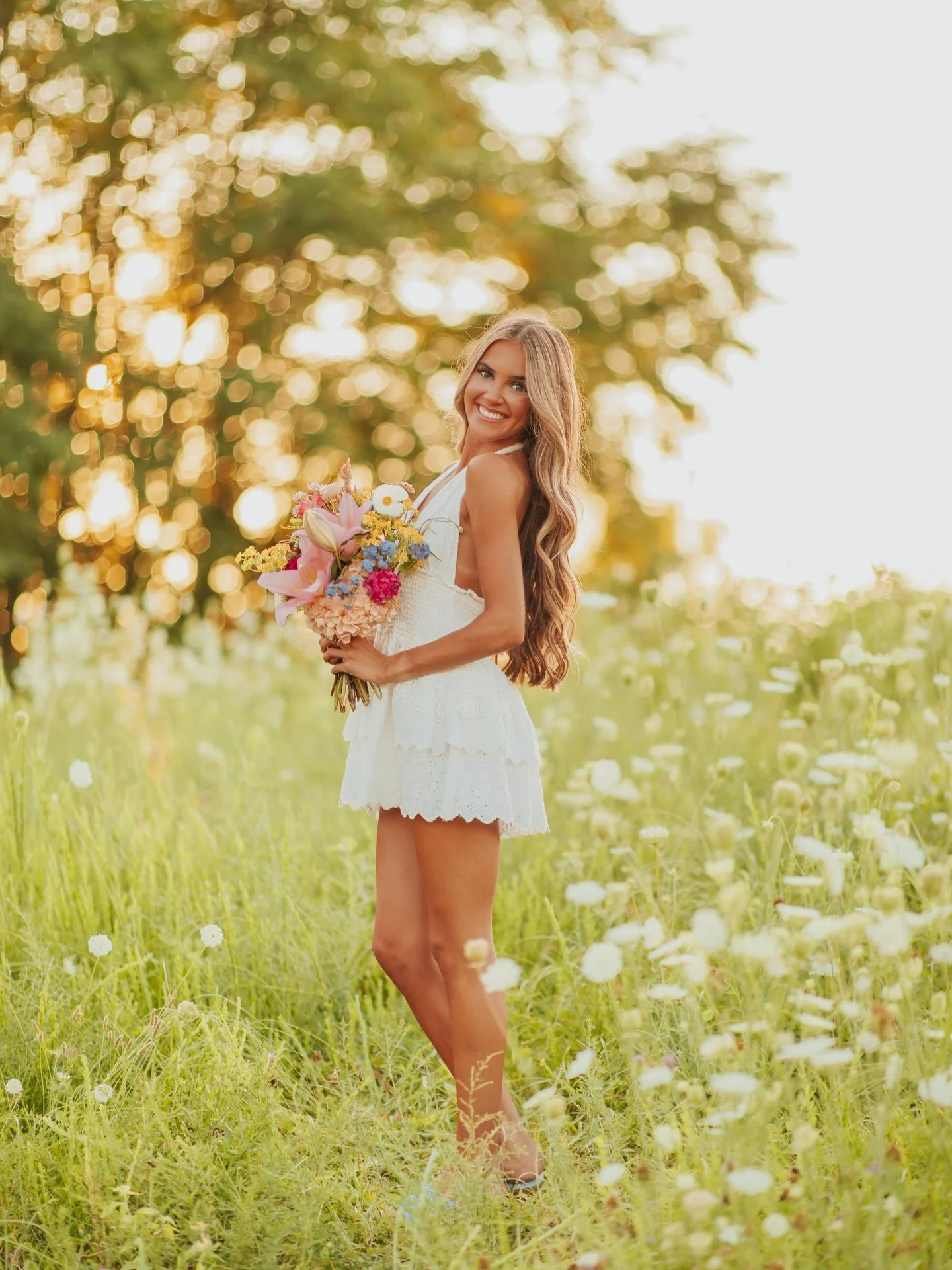 Senior photos with KATHLEEN!!! 💖💫🌿🩵🌸✨

Last night was SO special!!! 🥹 We truly had the best senior photos adventure!!! ⭐️ Bright colors, golden light, colorful florals, and the best time ever laughing + creating!!! 💗 I took Kathleen&rsquo;s si