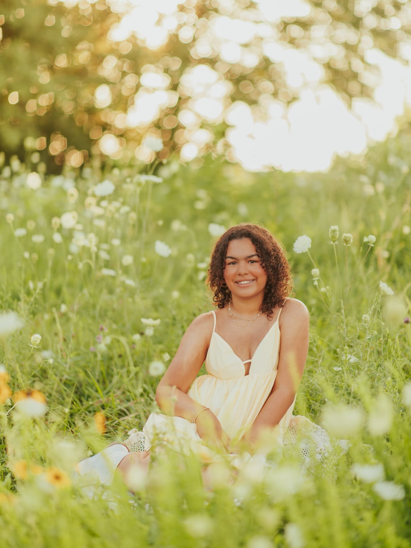 Senior photos with ALLISON!!! 🌼🩵🌸🌿🌈💫✨

SO much fun taking Allison&rsquo;s senior photos!!! We had ourselves a wild ride! From one rained-out session, to a freak pop-up rain storm (literally the only cloud in the city HAHA) during the last littl