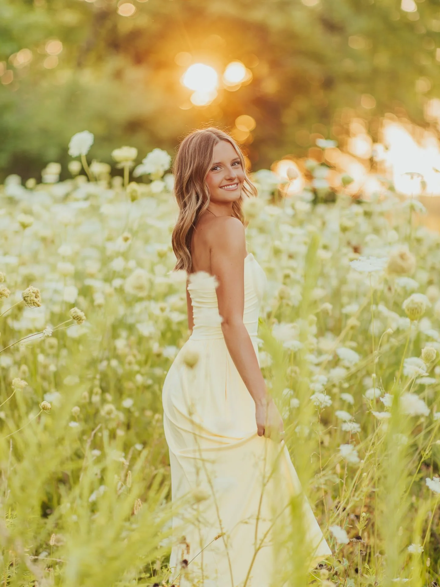 Senior photos with ALIVIA!!! ✌️🌸⭐️💜💫

AKA the BEST session EVER!!! ⭐️ Ahh, just so much fun exploring around KC and creating with this sweet friend last night!! 🥹 All the cutie spots, outfits, and pops of color!! OBSESSED with her purple shoes!!!