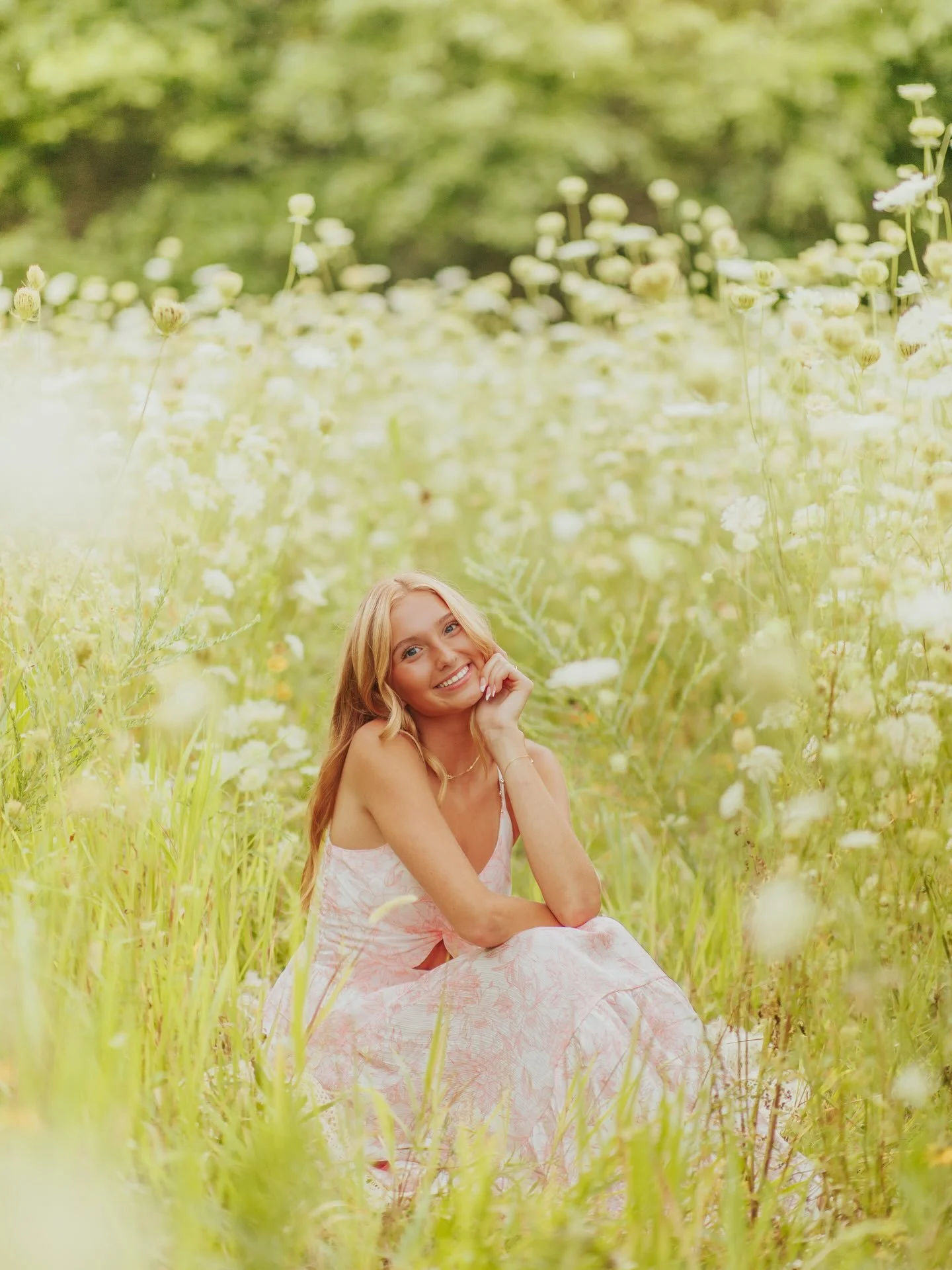 Senior photos with AVERY!!! 💫🦋💖⭐️🌀✨

Just the BEST time ever!!! 🩵 We explored all over for senior photos filled with bright colors + flowers + cutie outfits!! 💖 We had some sprinkles last night but it actually made for the dreamiest of photos (