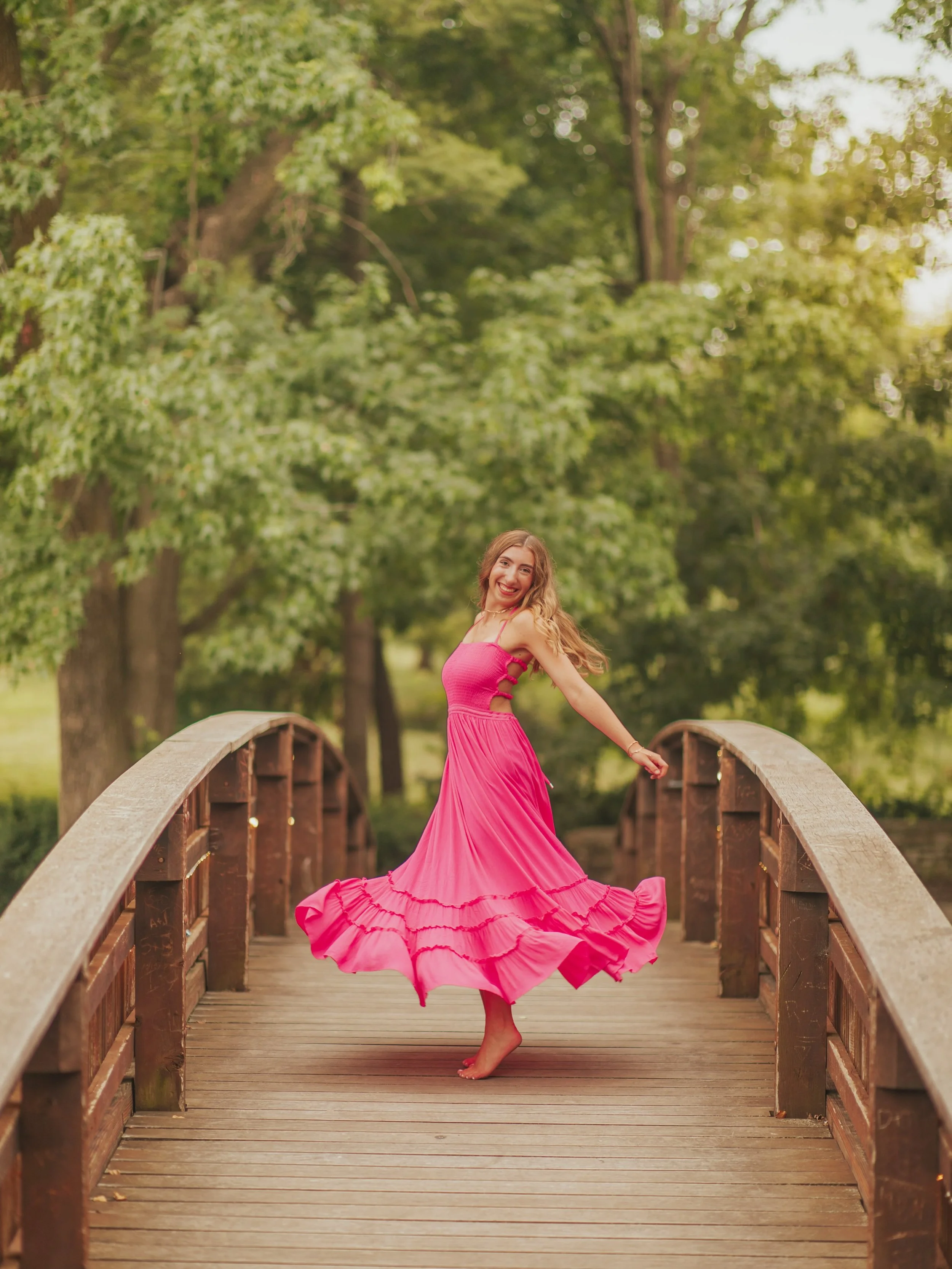 Senior photos with EMILY!!! 👑🌿⭐️💖💫✨ 

AKA the most magical + whimsical + joyful senior photos ever!! Which was also Emily&rsquo;s dream senior session!!! 🥹 The perfect night bringing her vision to life, exploring the most Princess-y locations KC