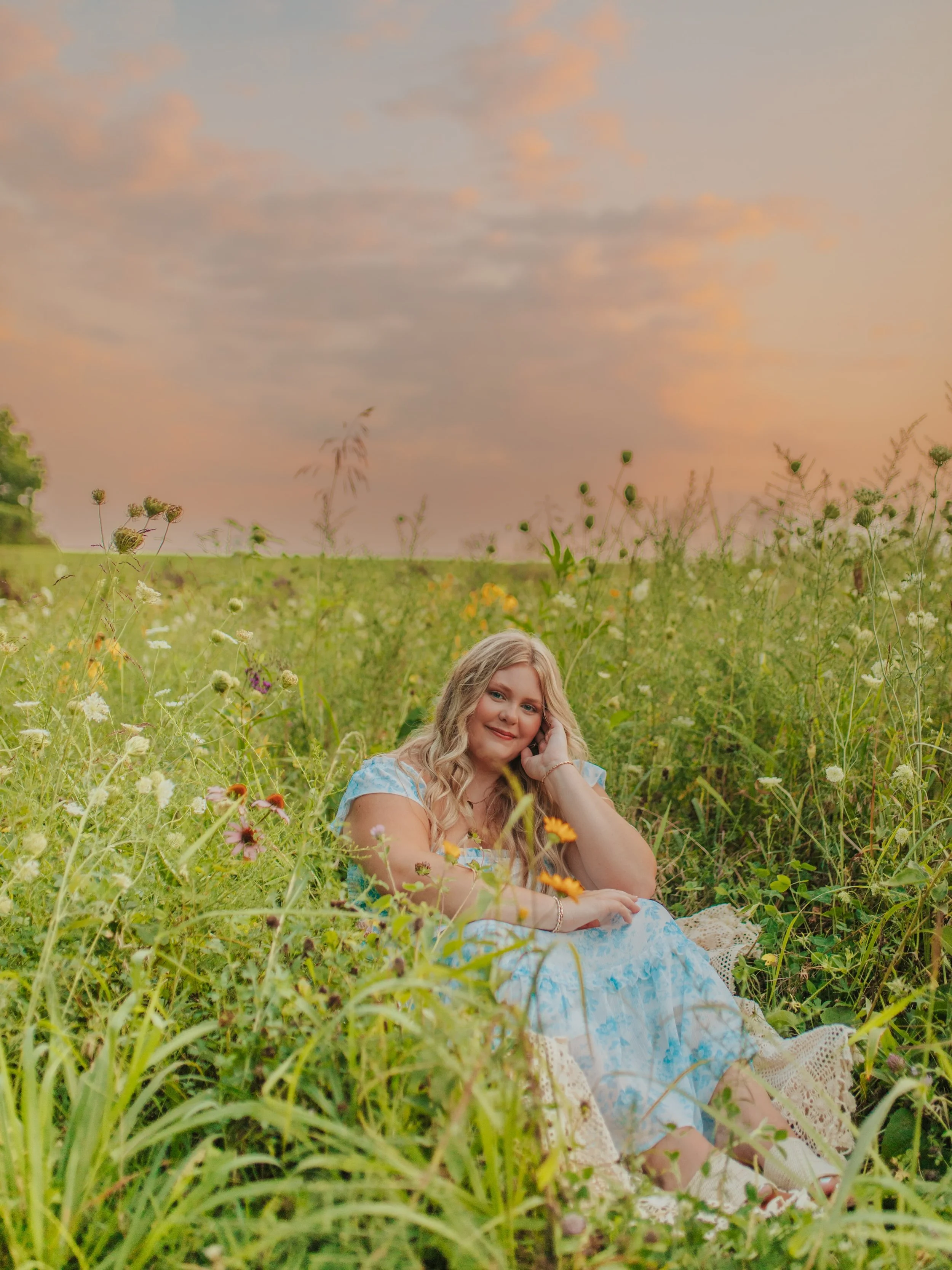 Senior photos with ABBY!!! ☀️🌿🩵🌸✨ 

Such an amazing night capturing bright + colorful senior photos!! 🤭 Cutie outfits, fun locations, and the best sunset for our time together!! 🌅 Pops of color + the most whimsical vibes!! Truly such a blast get