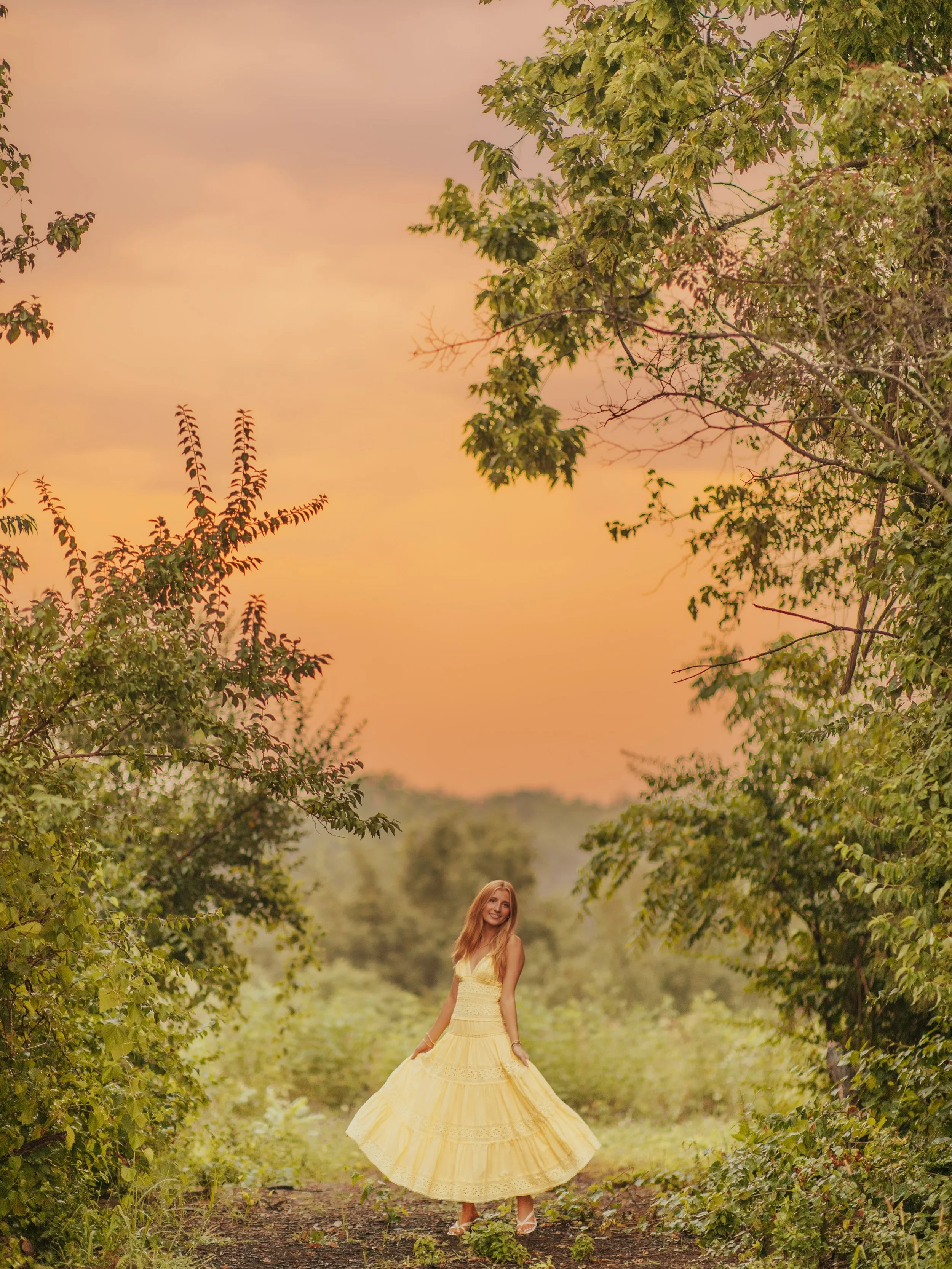 Senior photos with RION!!! ☀️🌿⭐️🌸✨

Just the most amazing night creating such whimsical + colorful photos!!! 🤭 Rion was such a trooper as we dodge lots of lil rain drops last night, but we got so lucky with timing + cool skies!! Worth it!!! 🌅 We 