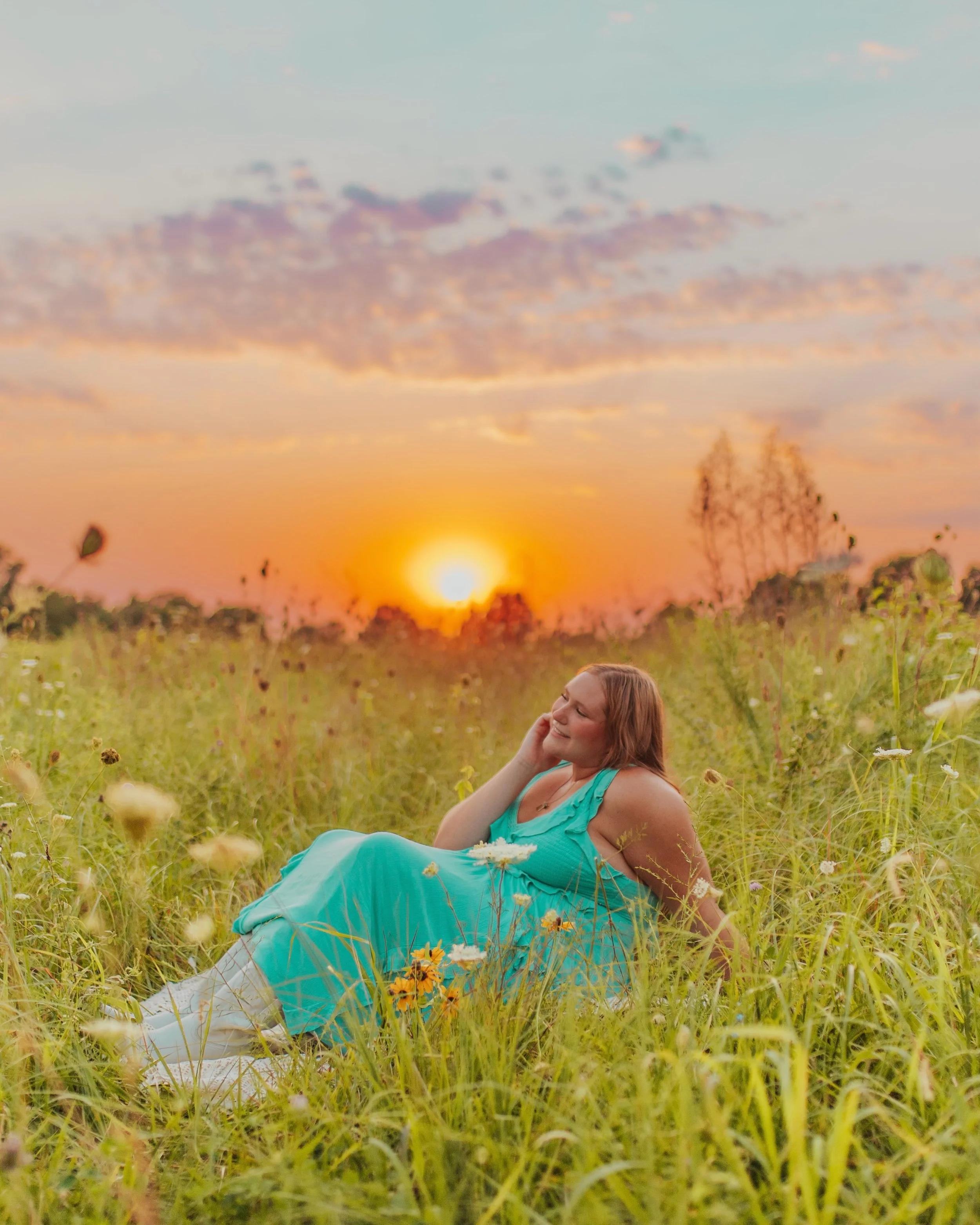 Senior photos with ALEXA!!! ☀️🌼🩵🌸✨ 

The most colorful + cutie senior photos for this bright + radiant senior!!! 🤭 Capturing flowy + fun vibes was the goal and I think the goal was more than achieved!! 😝 We had the best time exploring the bright