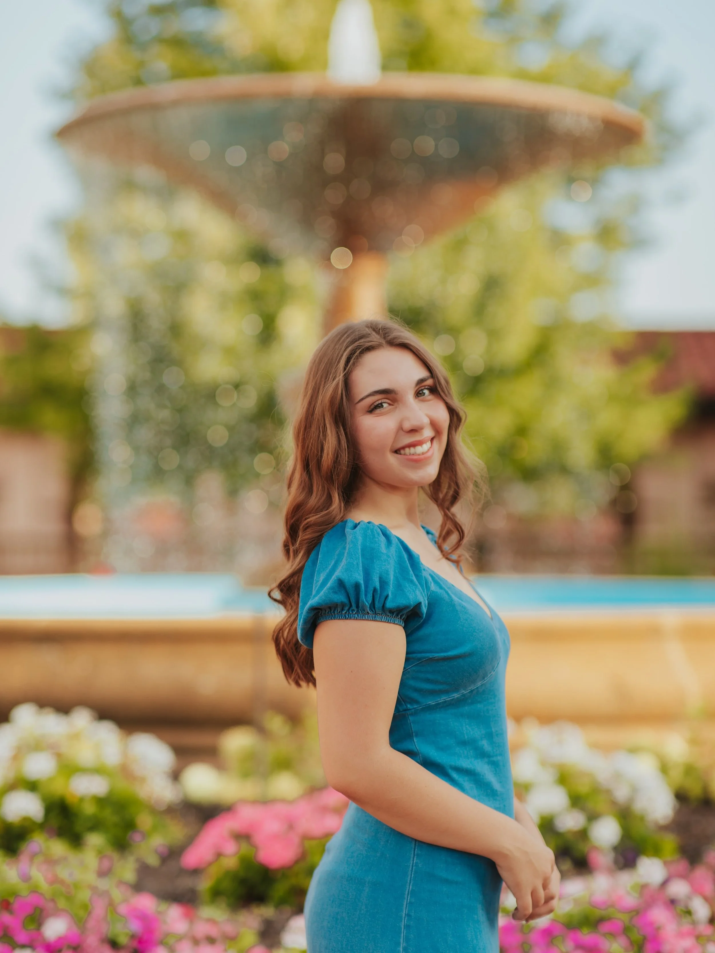 Senior photos with AMELIA! ☀️🌼🩵🌸✨

SO MUCH FUN taking Amelia&rsquo;s dream senior photos!!! 🤭 Bright colors, chill vibes, and just the best time ever exploring Unity Village and golden fields! ⭐️ Truly obsessed with her outfit and location combos