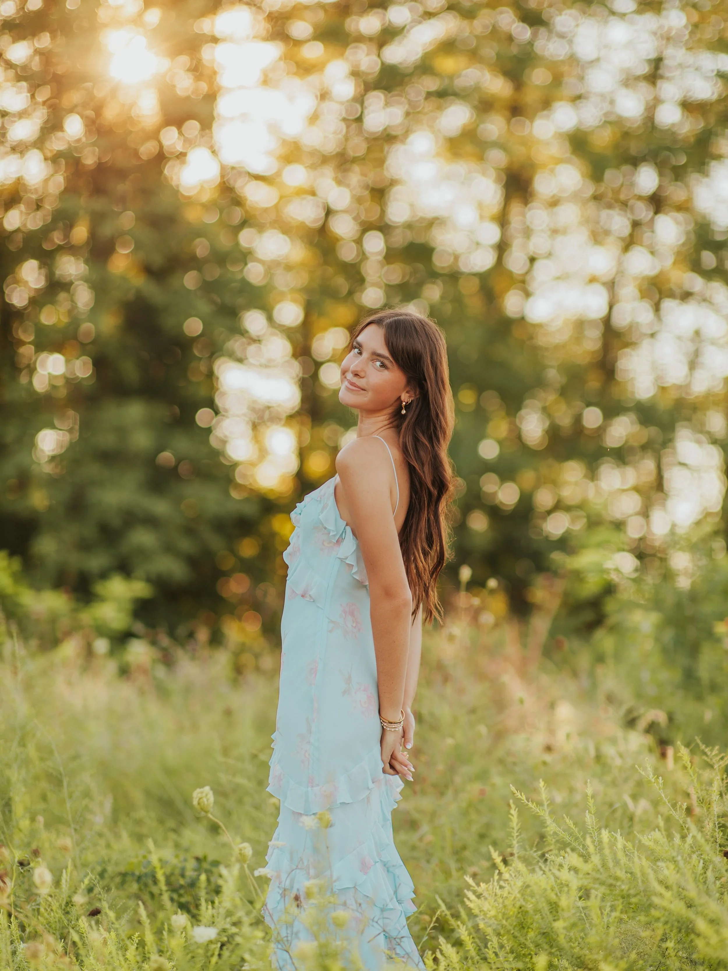 Senior photos with MAKENZIE!!! 🌼⭐️🩵🌸✨ 

BEST. NIGHT. EVER!!! Makenzie and her mom have been looking forward to this night for so long and ahhh it was a blast!!! 🤭 It&rsquo;s truly so special getting to be there for these big nights for both my se