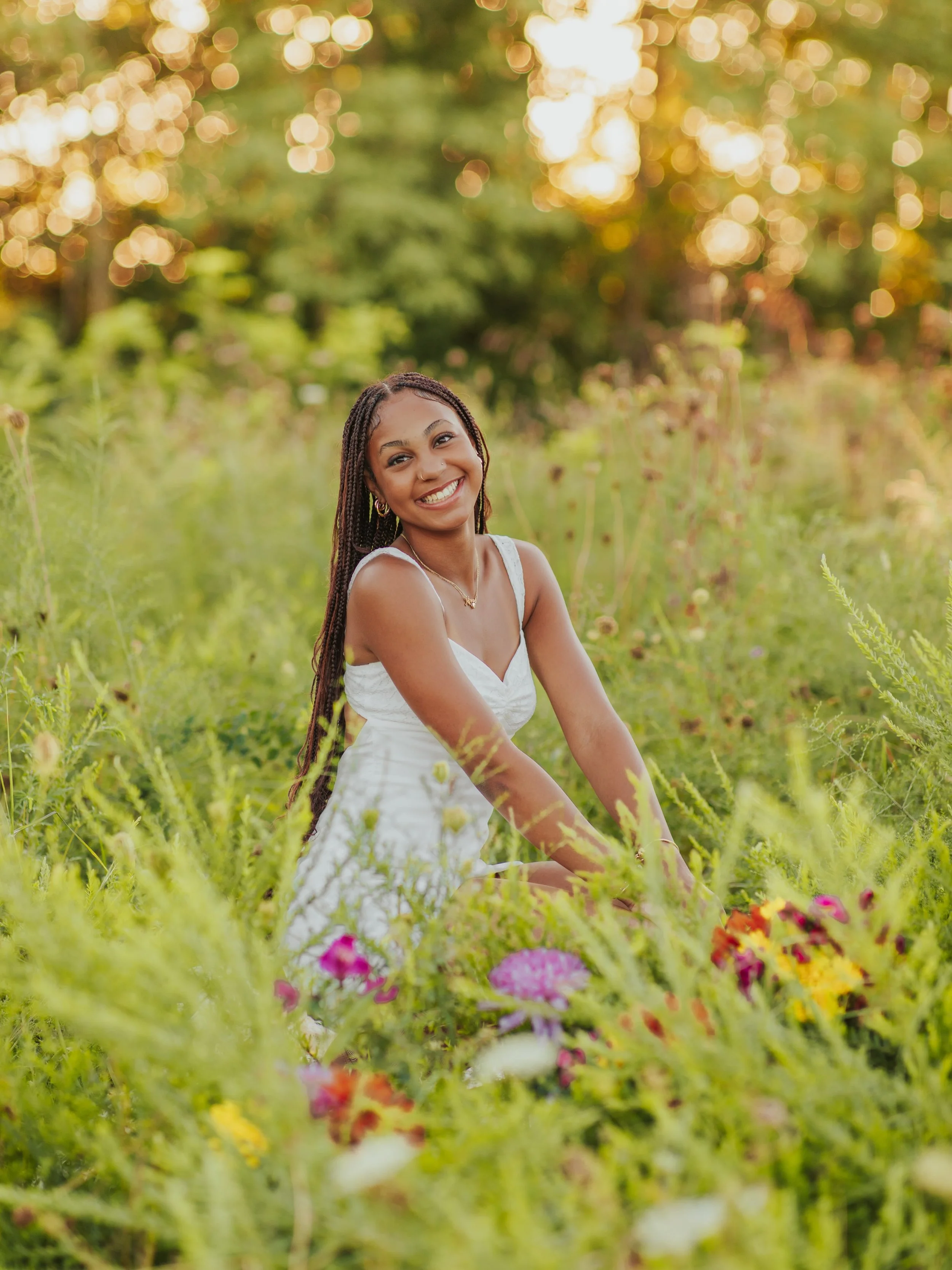 Senior photos with NAYAH!!! 🌸🩵🌿🌼✨

AHH just the best time ever!!! 🤭 We explored all over for senior photos filled with great lighting + flowers + fun outfits!! 💖 The perfect combo of Unity Village and golden hour fields!! So much fun bringing h