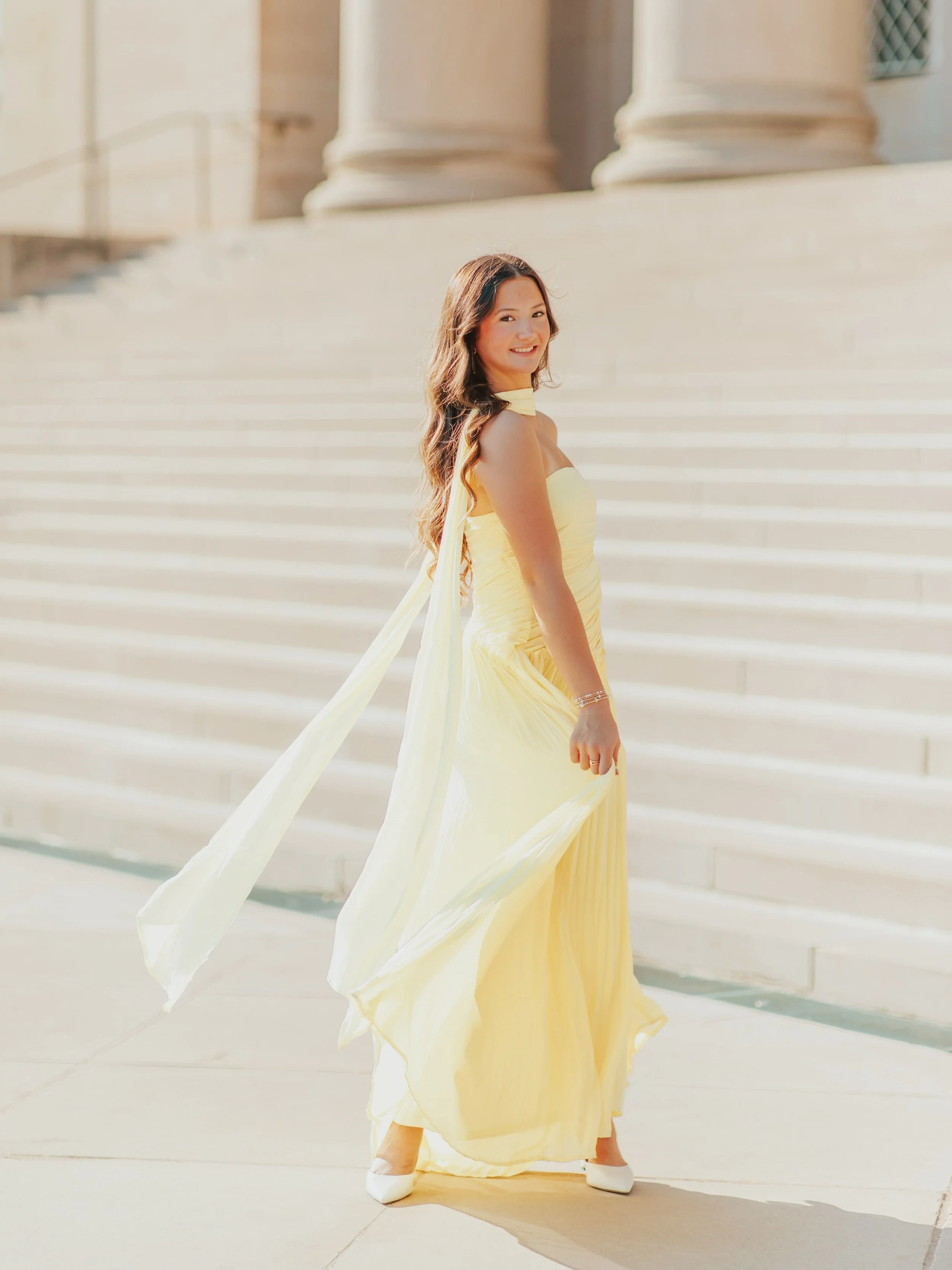 Senior photos with ARLEE!!! 🌸⭐️💖🌺✨ 

THE BEST NIGHT!!! 💫 You already know an Arlee session is going to be colorful, fun, and full of pink vibes!! 💖 She chose Nelson Atkins and Unity Village for a classy and golden session!! So much fun bringing 