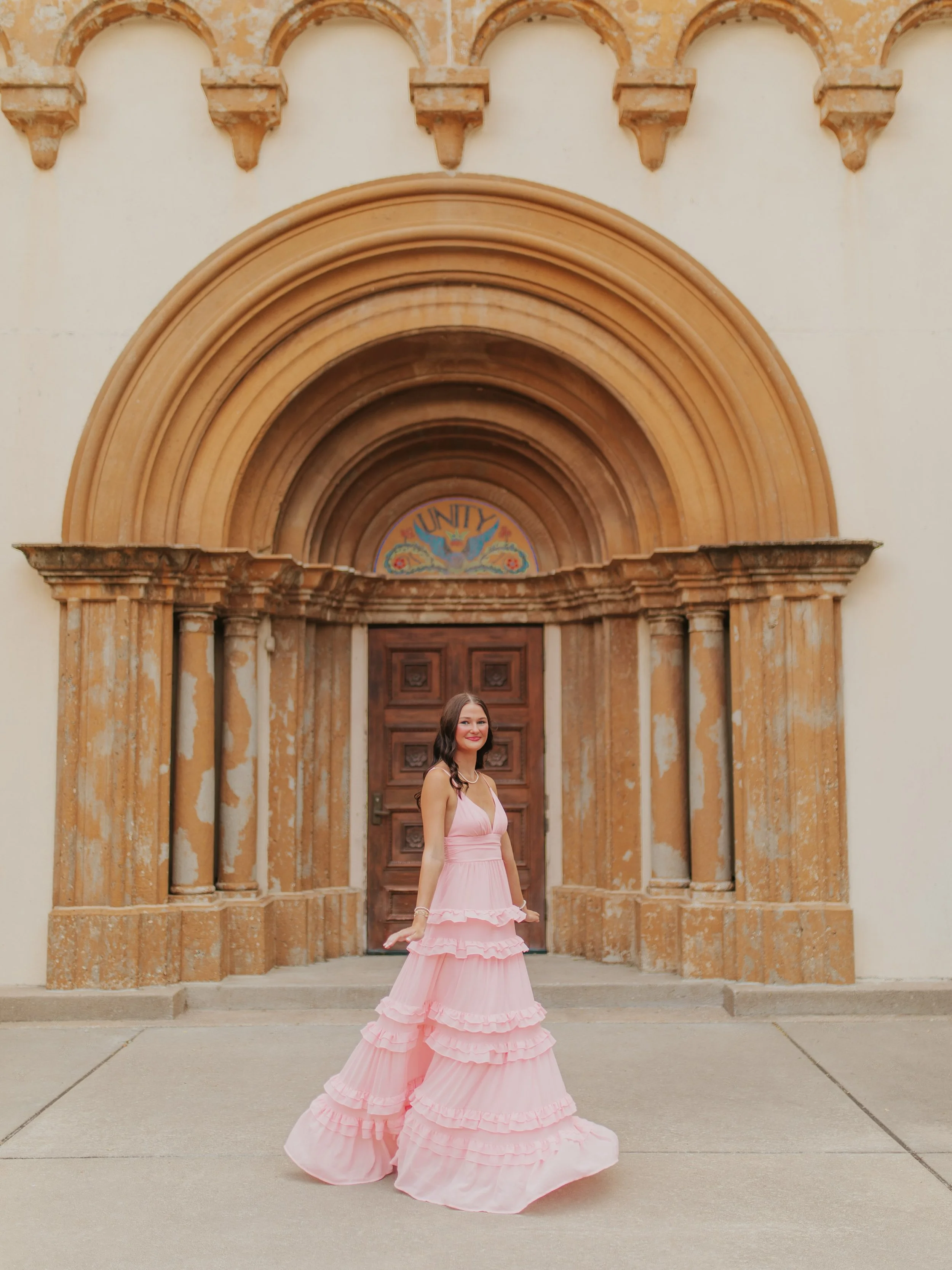 Senior photos with SOPHIE!!! 💫🎀⭐️💖✨

THE BEST NIGHT EVER!!!! AHH!! A lil Love Shack Fancy and pink princess vibe session and it was everything and more!!! 🤭 All the color (mostly pink!!!!) + variety for a dreamy senior session for the sweetest So