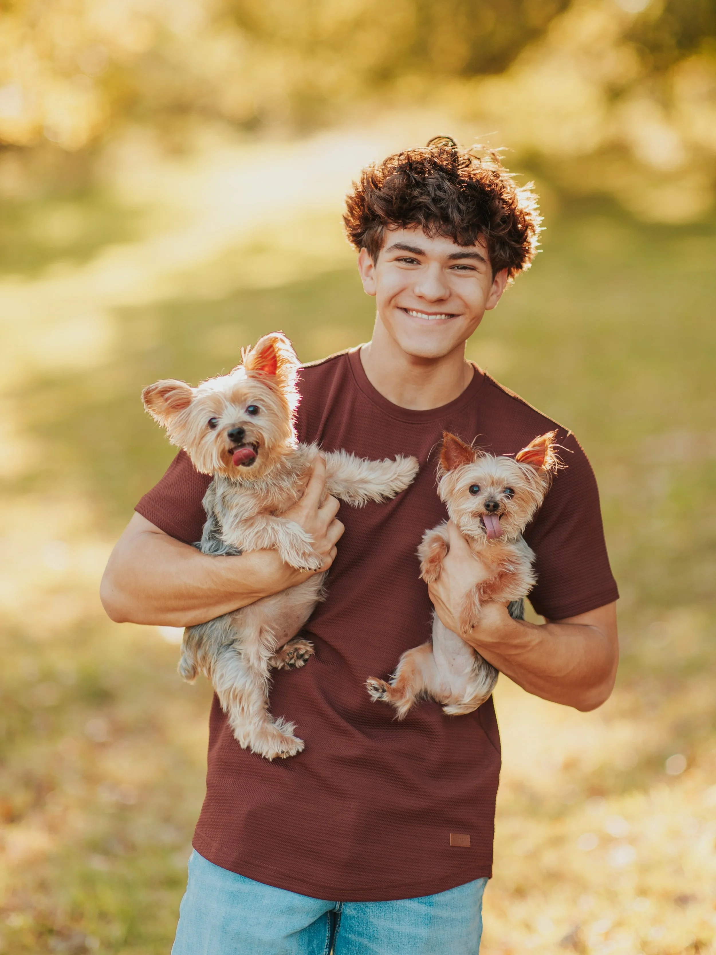 Senior photos with JOHN! ⭐️🐶🌀🌾⚡️

A chill, laid-back senior photos adventure for John&rsquo;s senior photos!!! So much fun!! A nature-filled session was perfect for this outdoor-lovin&rsquo; guy 🌿 Oh, and of course we had to include his dogs!!! ?