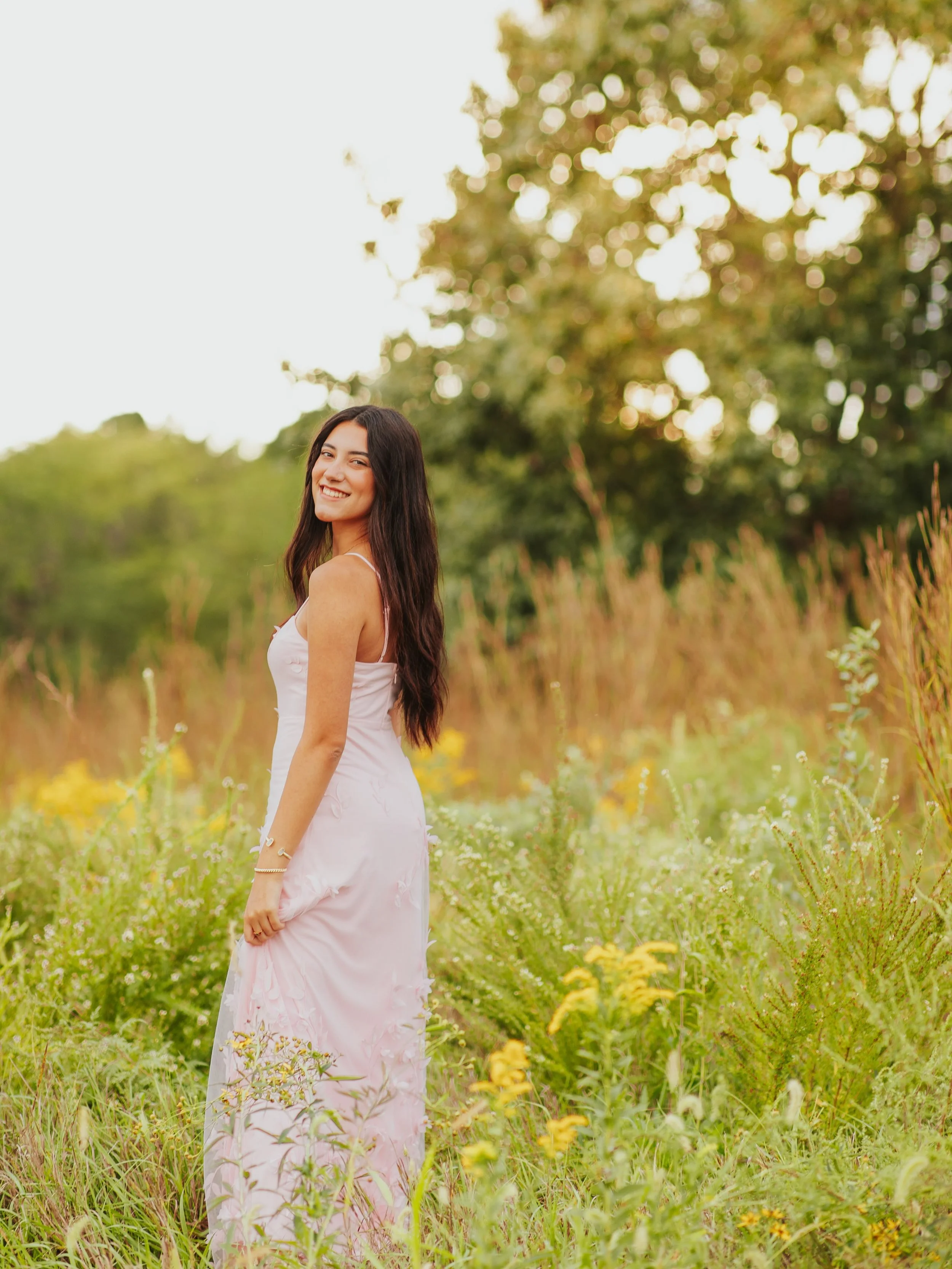 Senior photos with ASPEN!!! 🩵🌼💖🌿✨ 

Aka senior photos straight out of a movie! 💫 Aspen wanted a senior session that was nature-filled and full of natural moments! We had ourselves the best adventure ever!! Dodged a few rain drops but you&rsquo;d