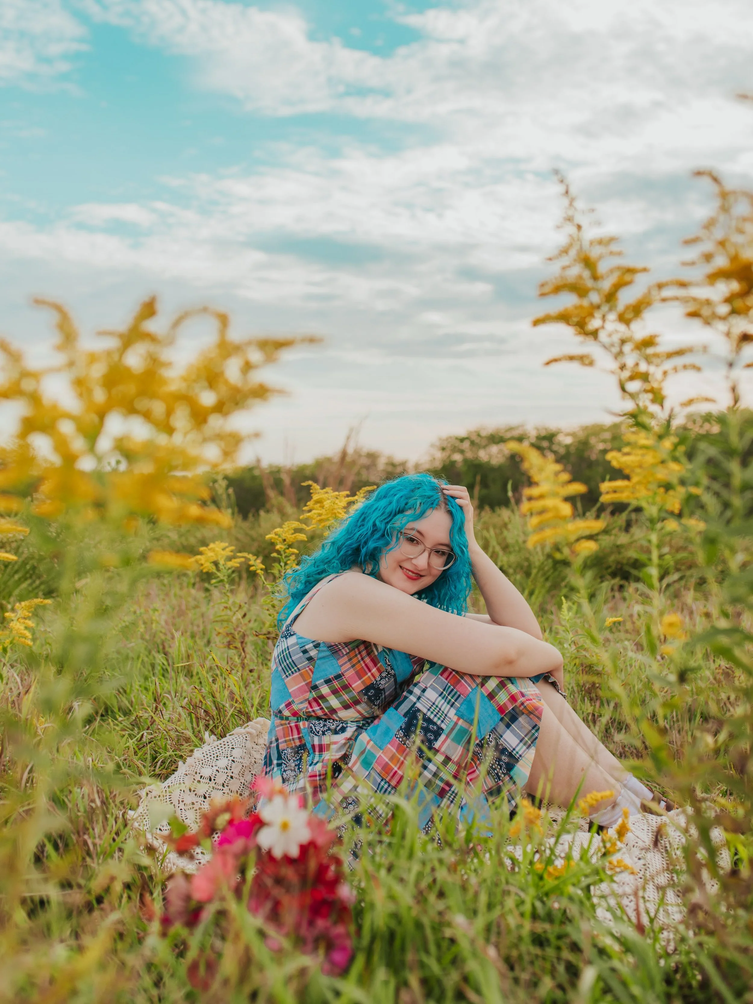 Senior photos with ELLIE!!! 💫🌿🩵🌼✨ 

A whimsical and colorful night!!! 🤭 Aka Ellie&rsquo;s dream senior session!!! Ellie wanted as many colors as possible, and I took that as my very own personal goal to achieve EVERY color imaginable!!! 😤🎨

It