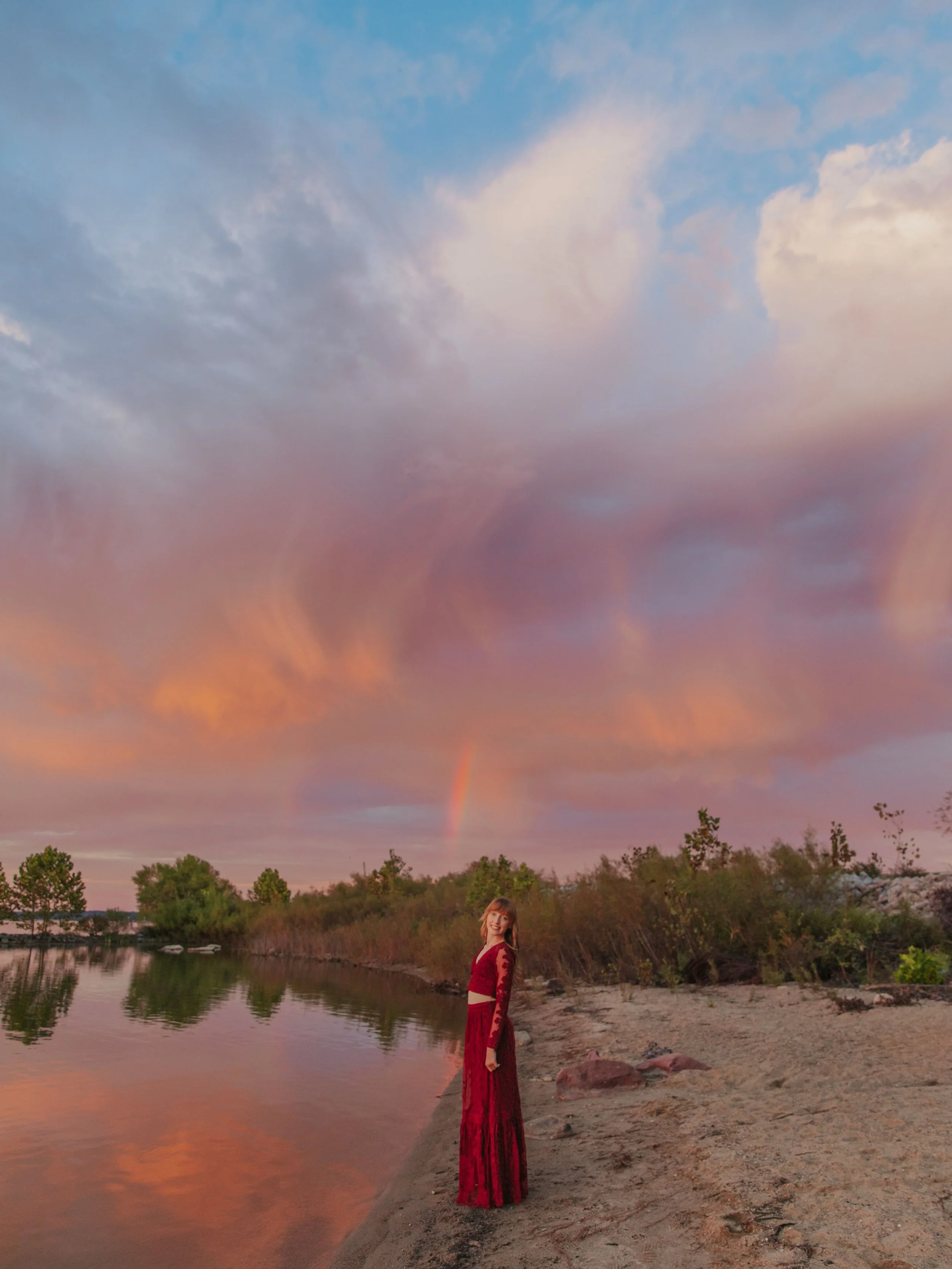 Senior photos with KENNEDY!!! ☀️🌾🌅💕✨ 

I think Kennedy is going down for the most incredible session skies EVER. A rainbow during sunset was insane!!!! AHH it was the best night ever getting to create with Kennedy!! A perfect fall photoshoot fille