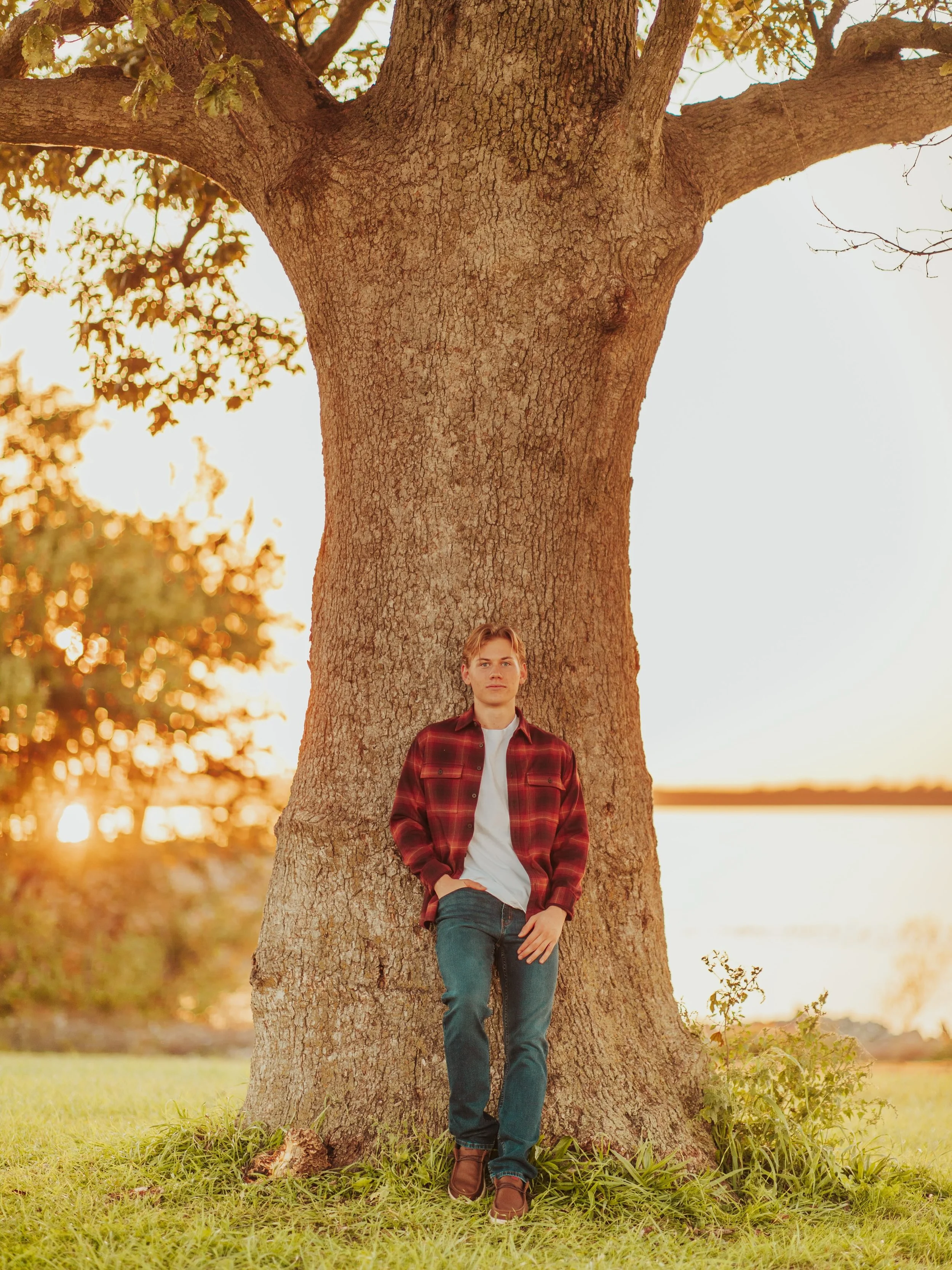 Senior photos with CHARLIE! 💫🌀🌅⭐️⚡️

A chill, laid-back senior photos adventure for his senior photos!!!

Such a blast getting to explore around with him and his mom, capturing all the awesome nature spots and the most golden light ever ☀️ I captu