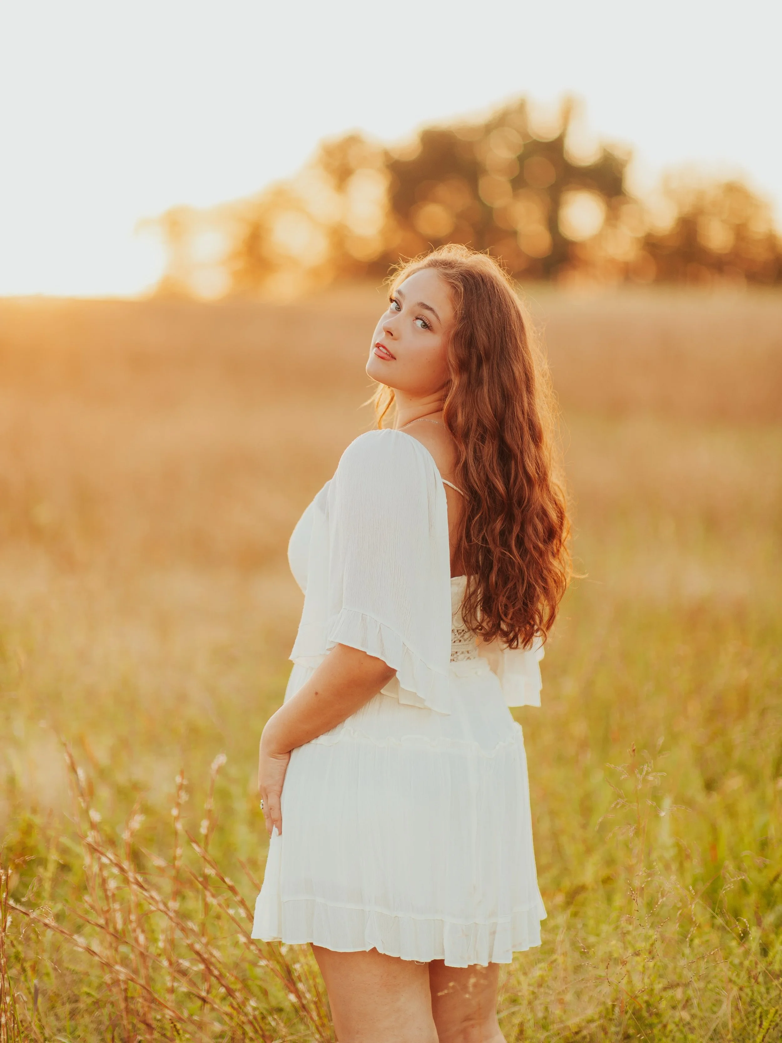 Senior photos with MOLLY!!! 📚🥎🐈&zwj;⬛🎻✨ 

⭐️ The best senior photos adventure ever!!!! ⭐️ Including all of Molly&rsquo;s favorites from her childhood stuffy, to the book SHE WROTE, to her violin, to softball, to just her fun + exciting ideas for 