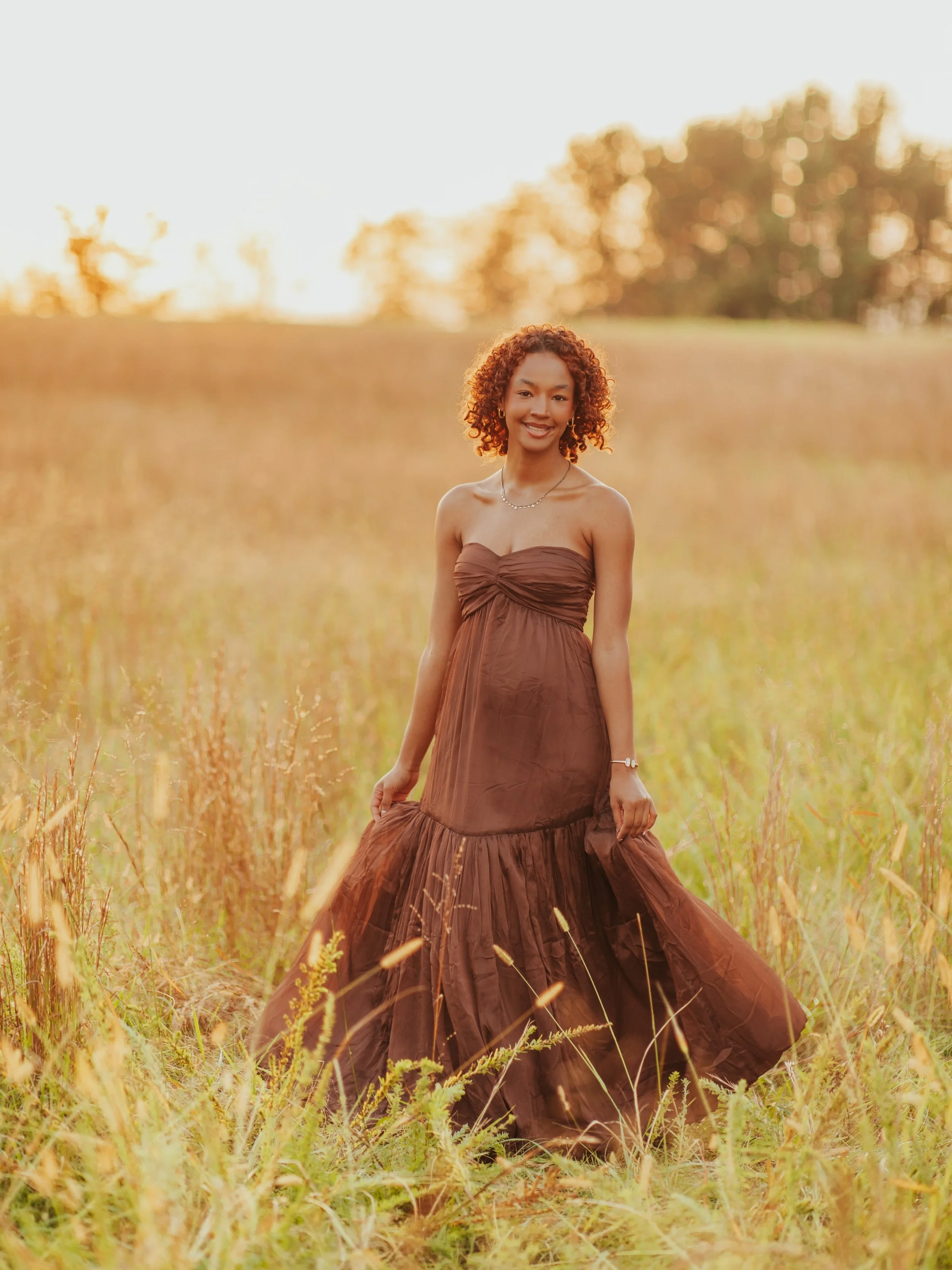 Senior photos with CHARLIE!!! 🤎🍂🍁☀️✨ 

Dreamy, golden hour fall photos were the goal and I&rsquo;d say ⭐️ GOAL ACHIEVED!! ⭐️ The most amazing fall session in the fields with this sweet friend!! I took Charlie&rsquo;s family photos for the very fir