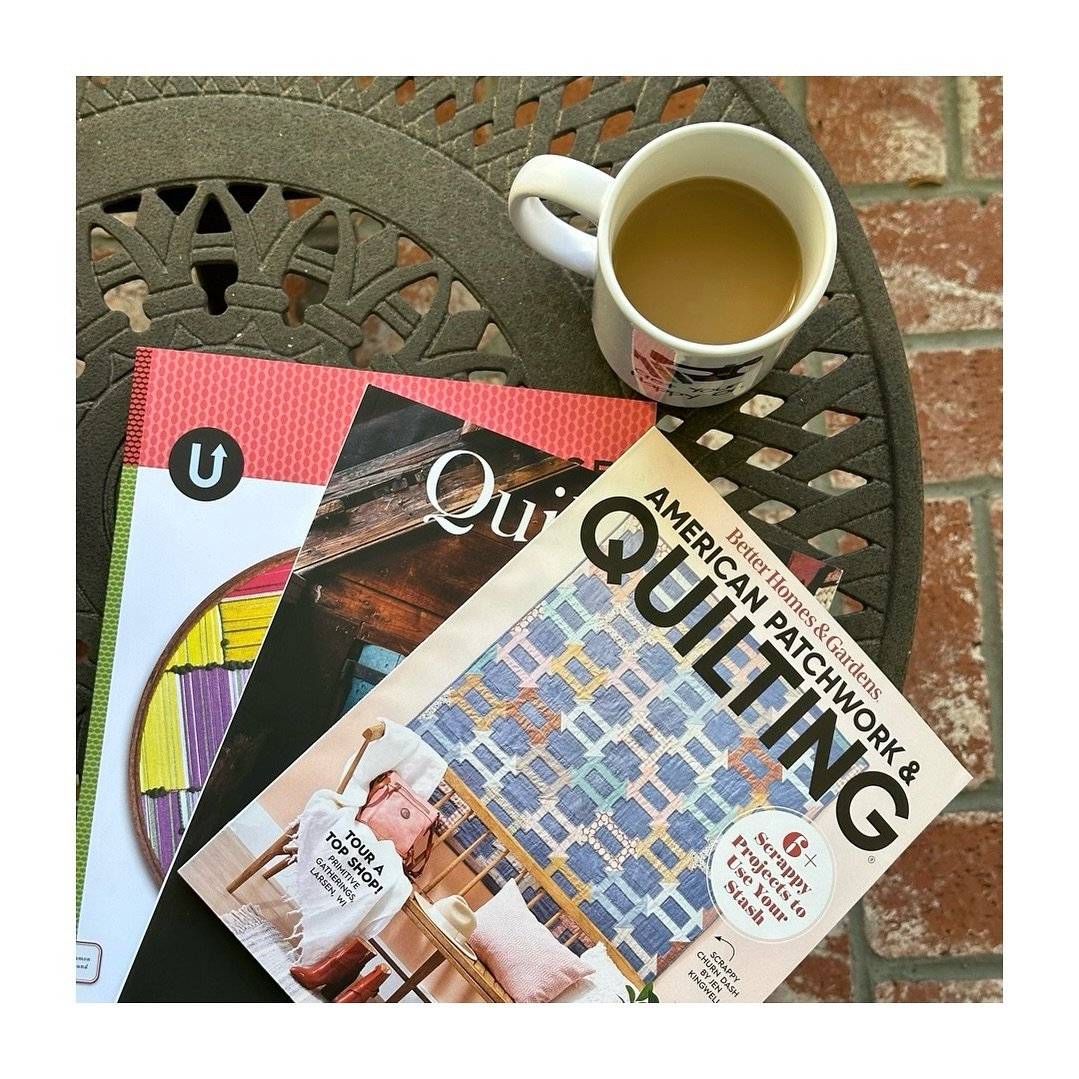 It&rsquo;s a beautiful day to sit outside with a cup of coffee and catch up on some reading ☕️ 🧵 

#quiltfolkmagazine 
#uppercasemag 
#americanpatchworkandquilting 
#getyourhappyon