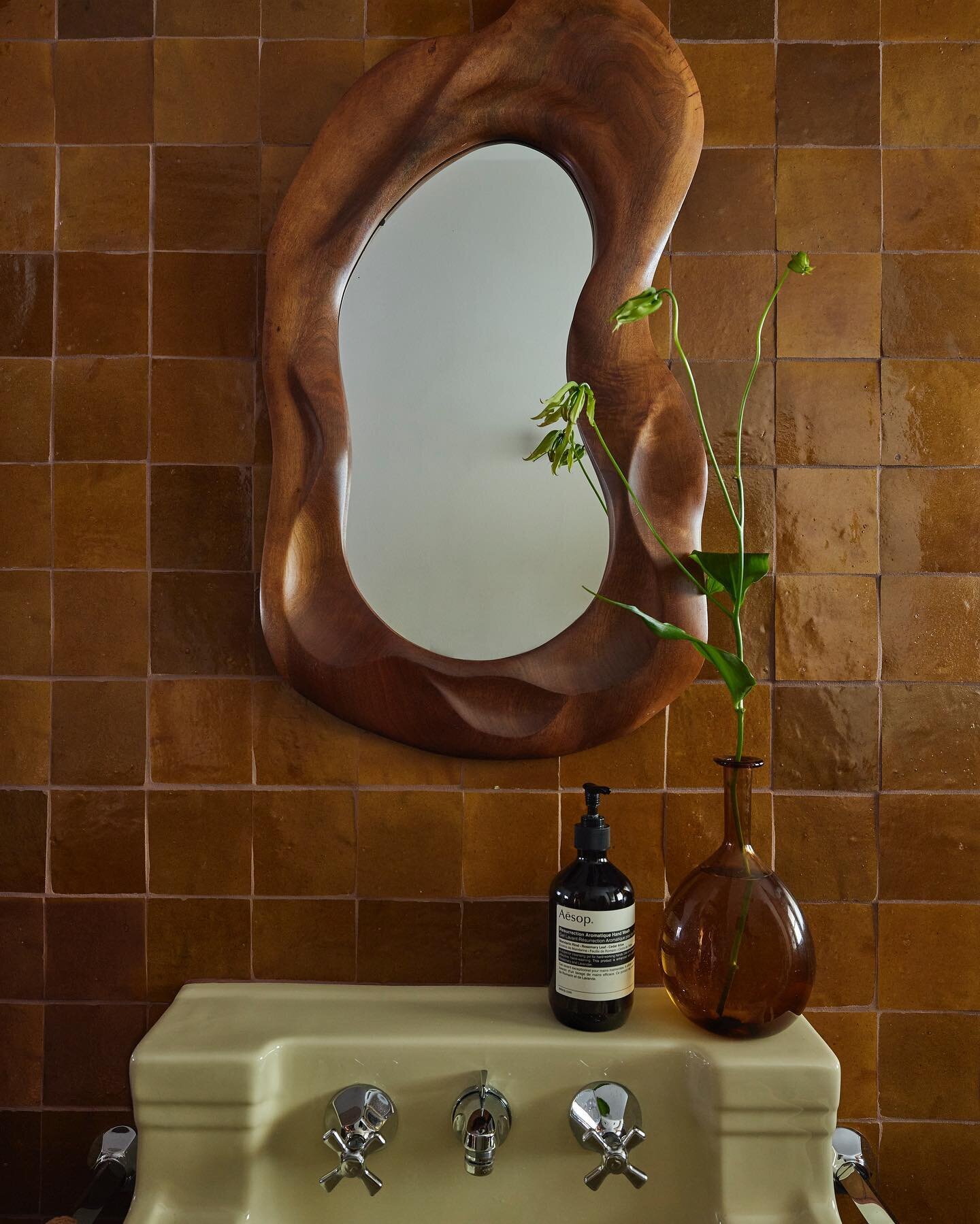 Maybe the most loved room. And how could it not be. Look at this F&rsquo;n mirror. Yes. What a score. It&rsquo;s vintage, like the sink. We took a gamble on this beautiful sink from eBay. And she was a dream boat whose handles didn&rsquo;t turn.. and