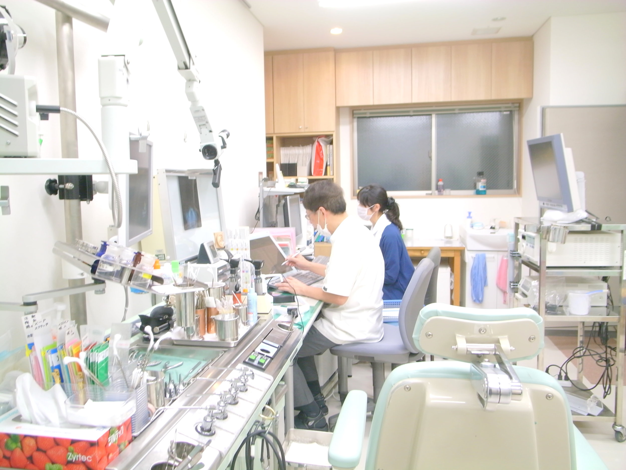 診察室② 医療クラークが常駐しカルテも電子化で 患者様と向き合う時間を増やす診察を