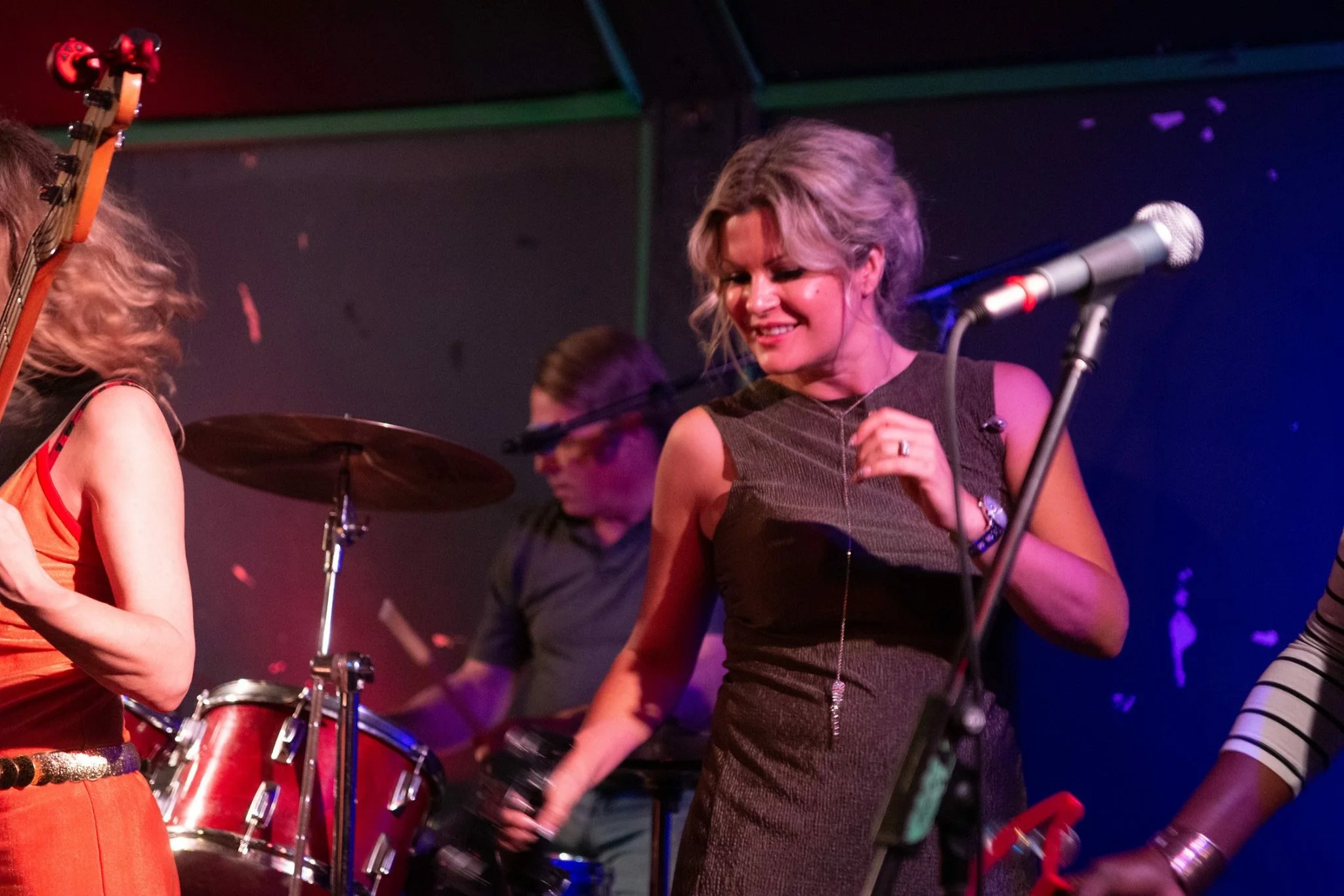 Jenni &amp; Las Divas at Toby's!