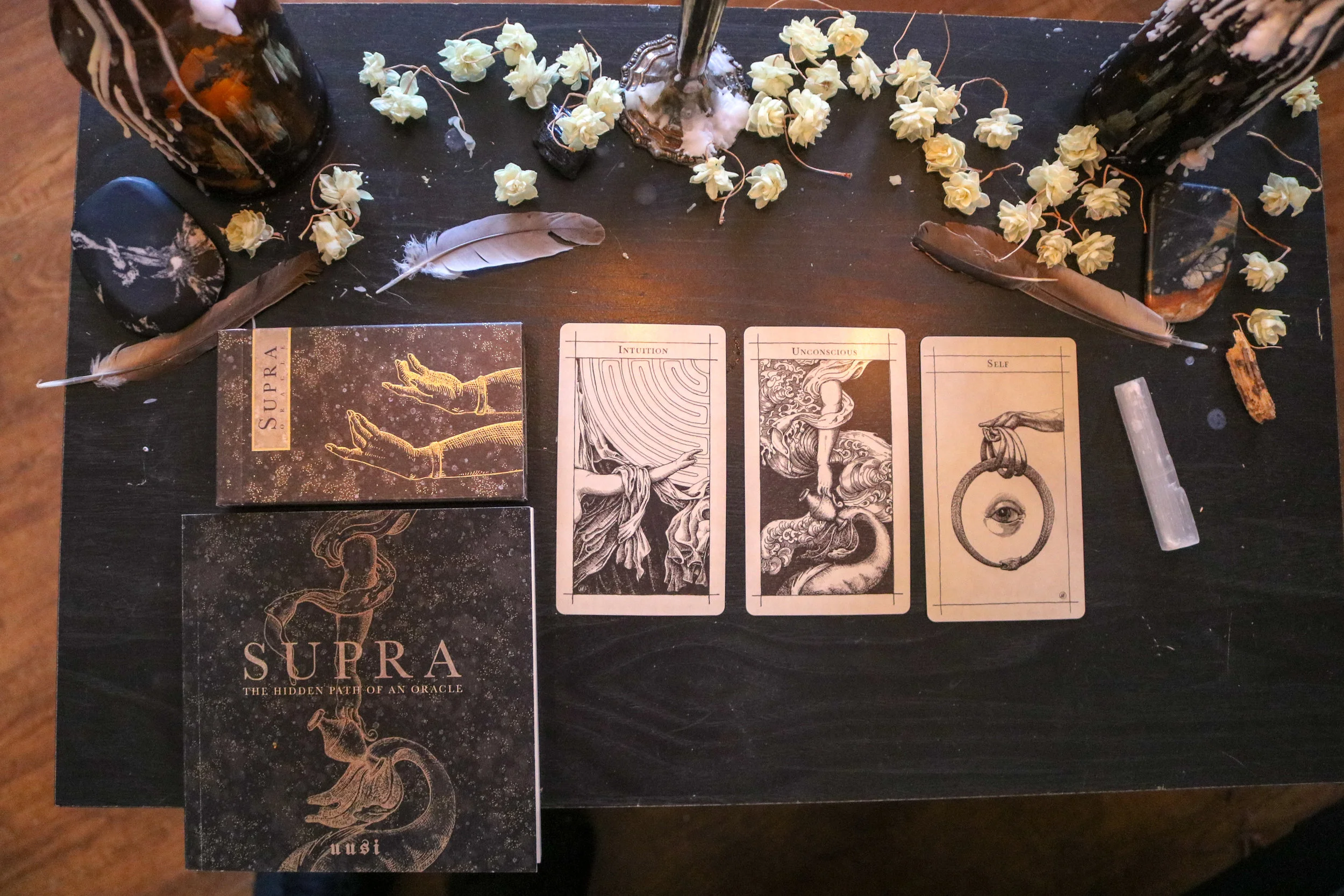 This oracle deck by uusi is new to me, & I’m smitten. Look at the ART. ♥♥ Thanks to Zina Bennion @sego.strega, a tarot teacher/witch I admire the hell out of, for the recommendation!