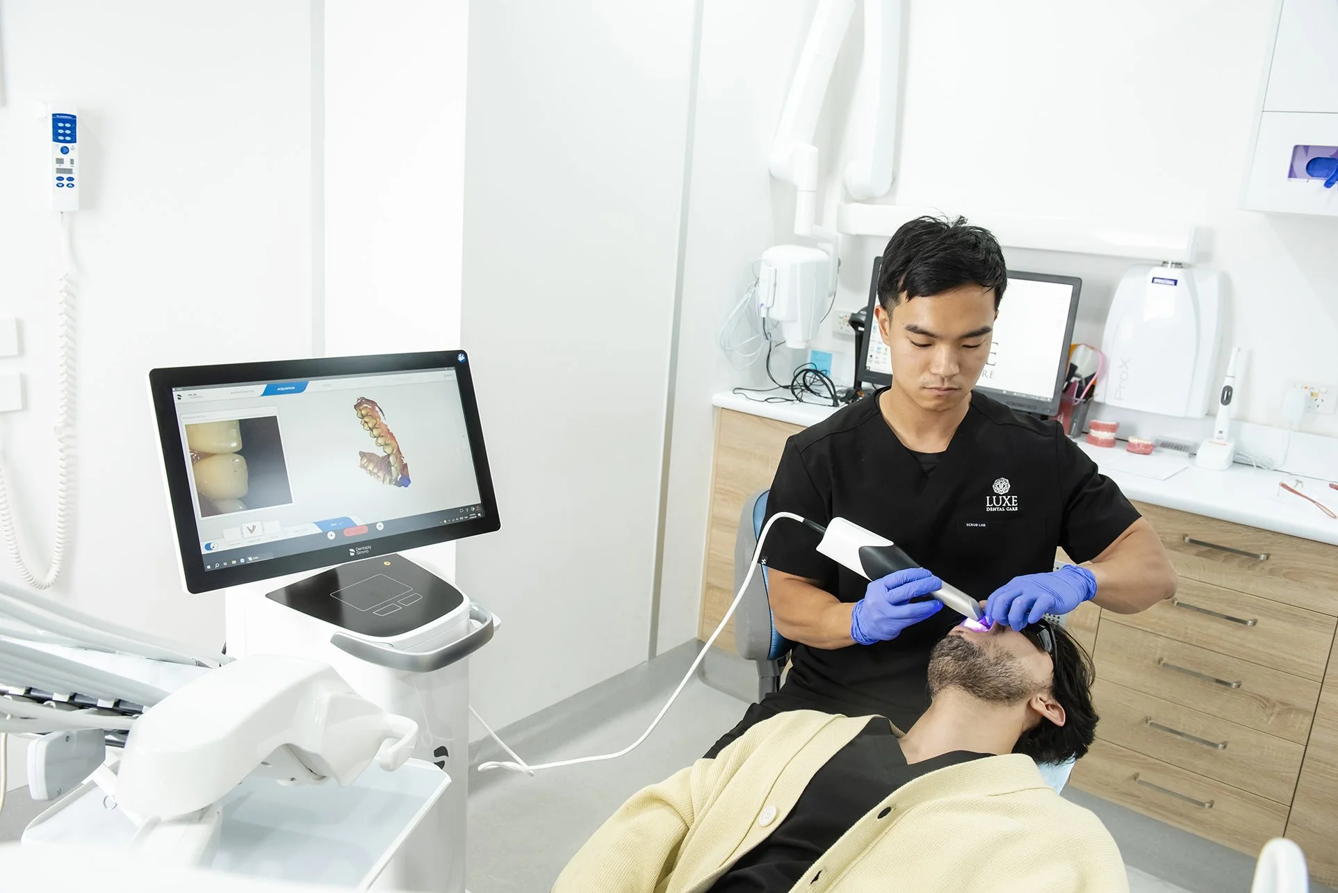 DrDaniel_IntraoralScanner.jpg