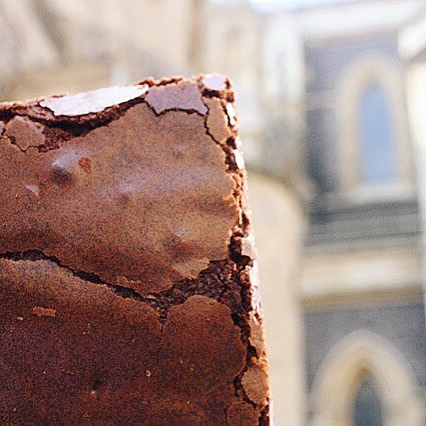 A R T I S A N 
This brownie was from a stall inside Borough market selling a huge range of stuff. Jack of all trades, not master of brownies. Or something. Great cracked top, but just nothing special. .
#starterforten#londonfooddirectory#londonfoodie