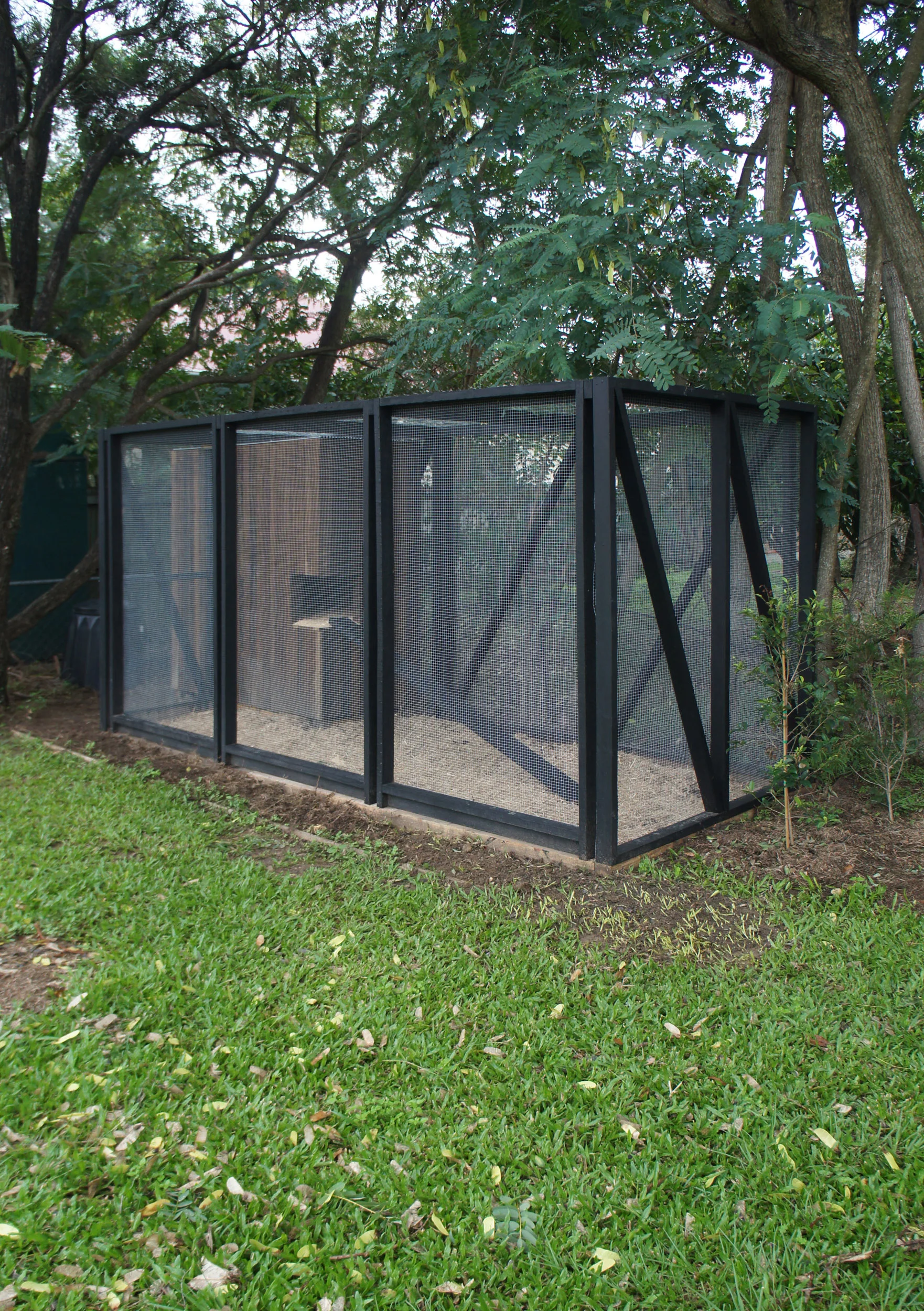 1_House-for-hens-02.jpg
