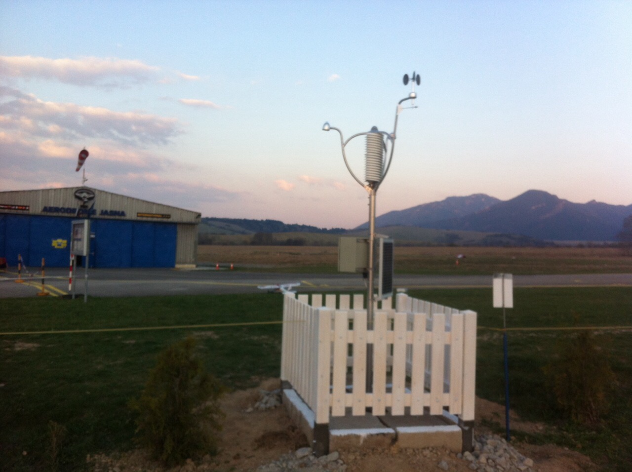 MeteoHelix professional AUTO-METAR weather station at airport Jasna