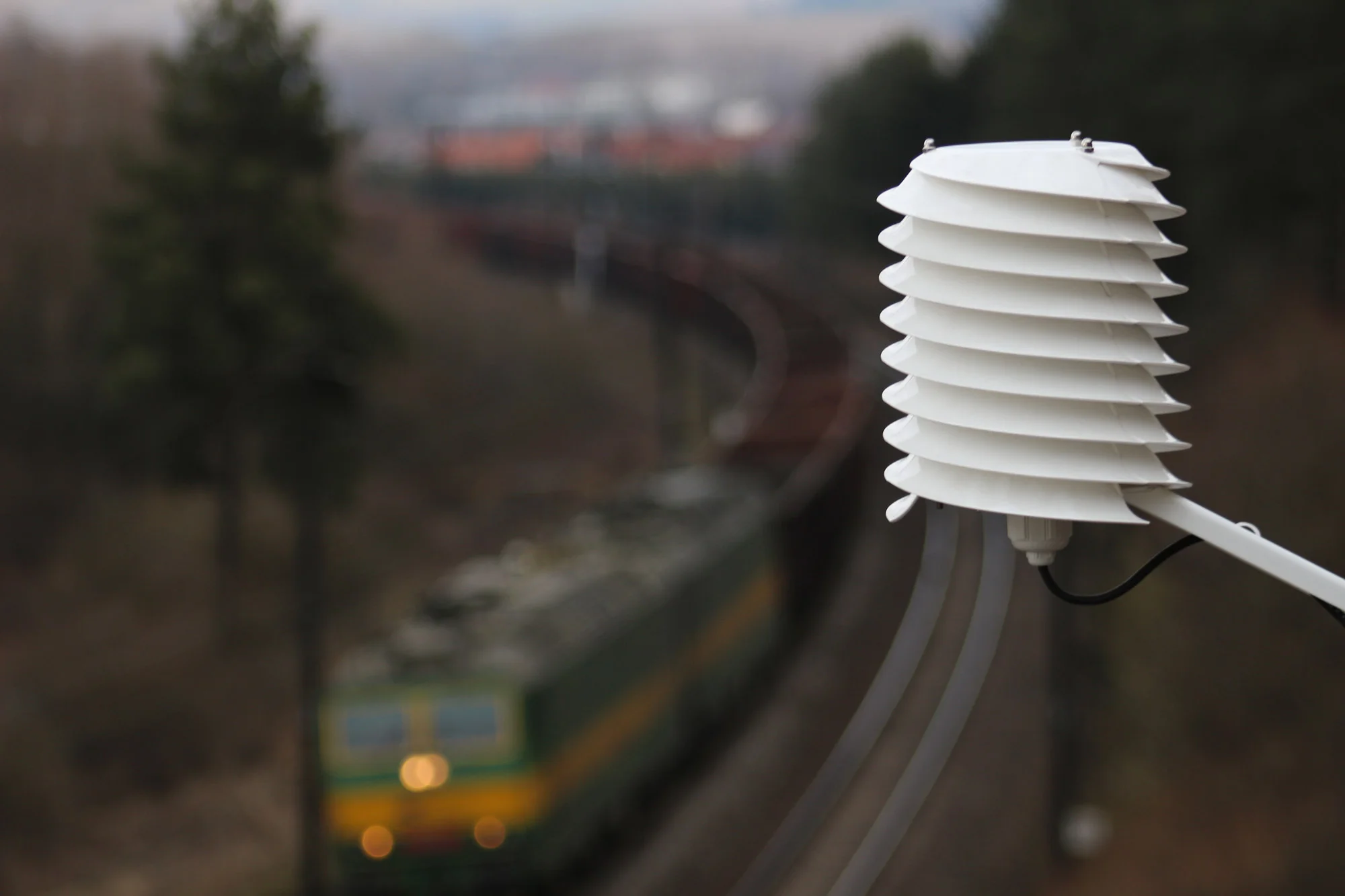 Air temperature monitoring of a bridge over a railway