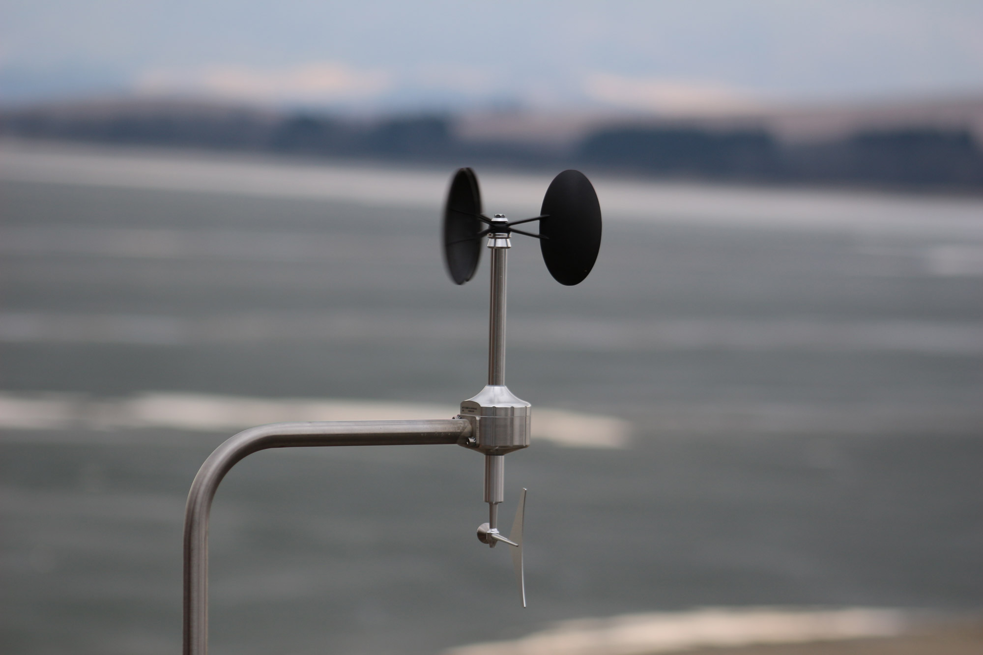 Lakeside anemometer