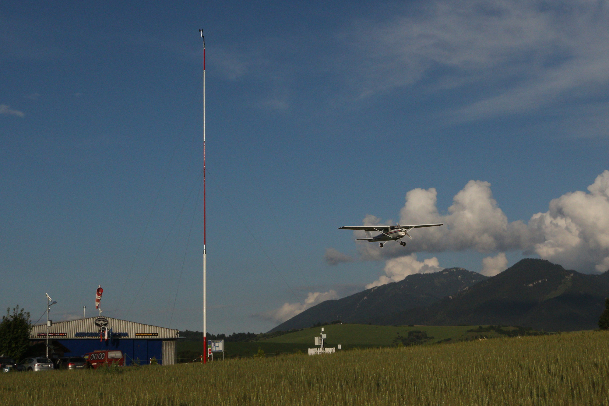 LOW FLYBY OF CESSNA NEAR AN EZMETAR AUTO-METAR INSTALLATION AT JASNA AeRODROME
