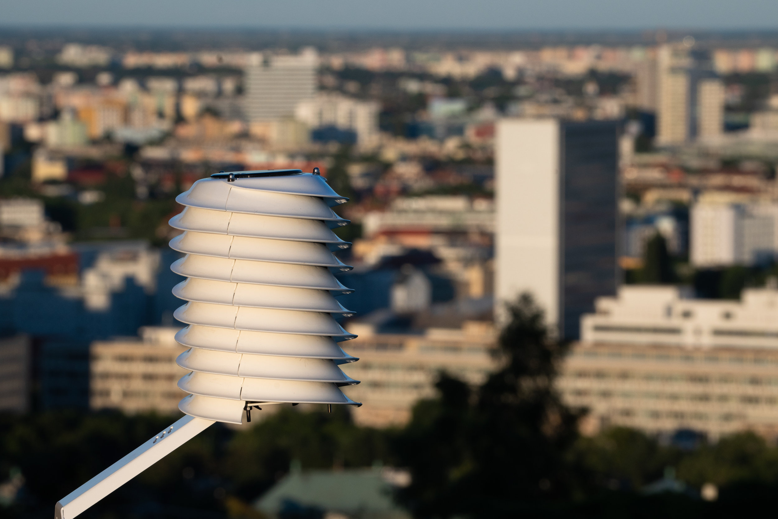 HeteoHelix weather station above an urban heat island