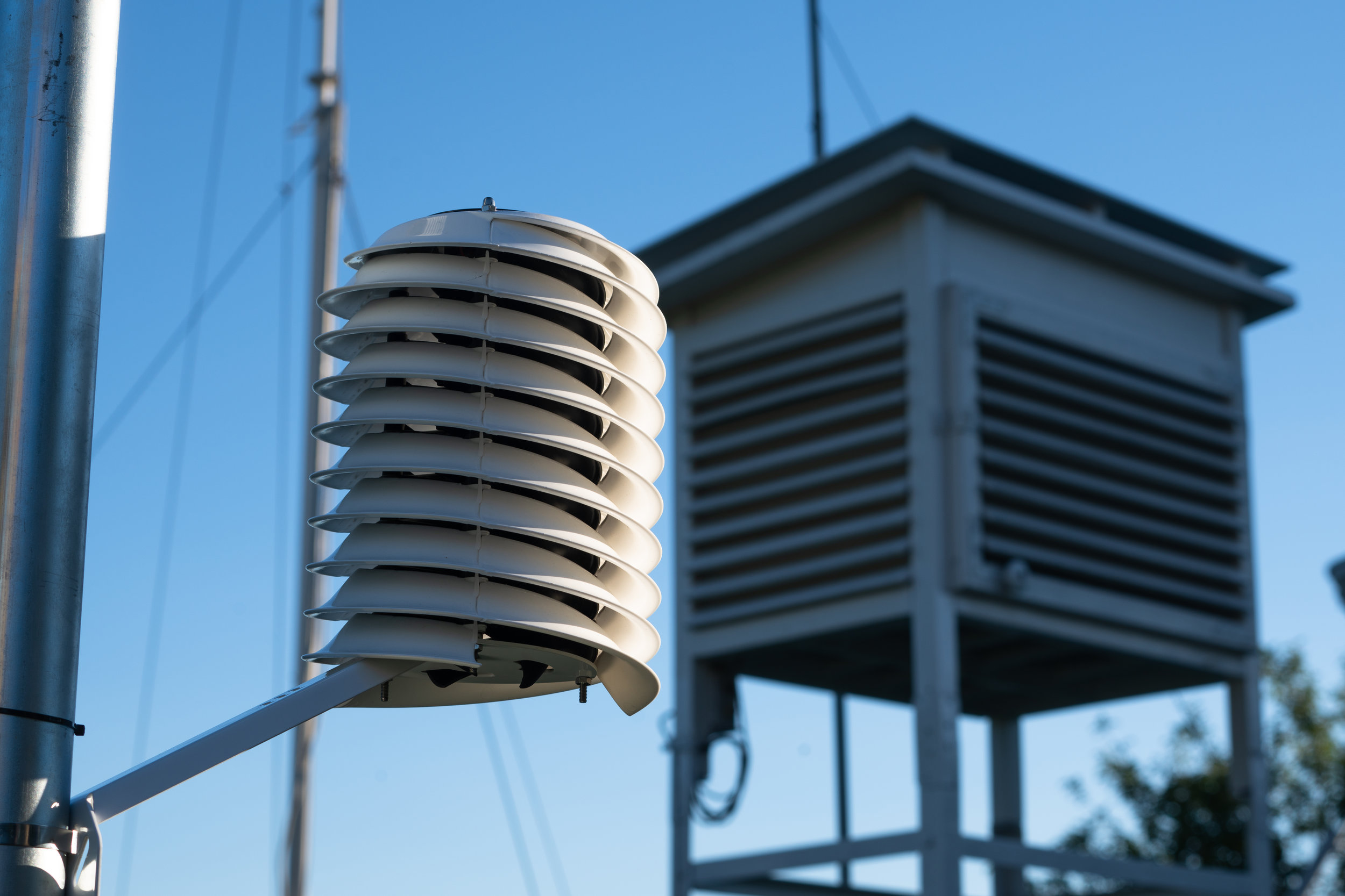 Barani MeteoHelix IoT Pro LoRa weather station overshadows Stevenson Screen shelter