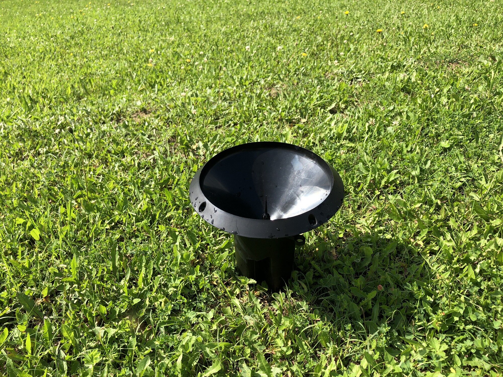 MeteoRain IoT Pro LoRaWAN automatic rain gauge on a golf course