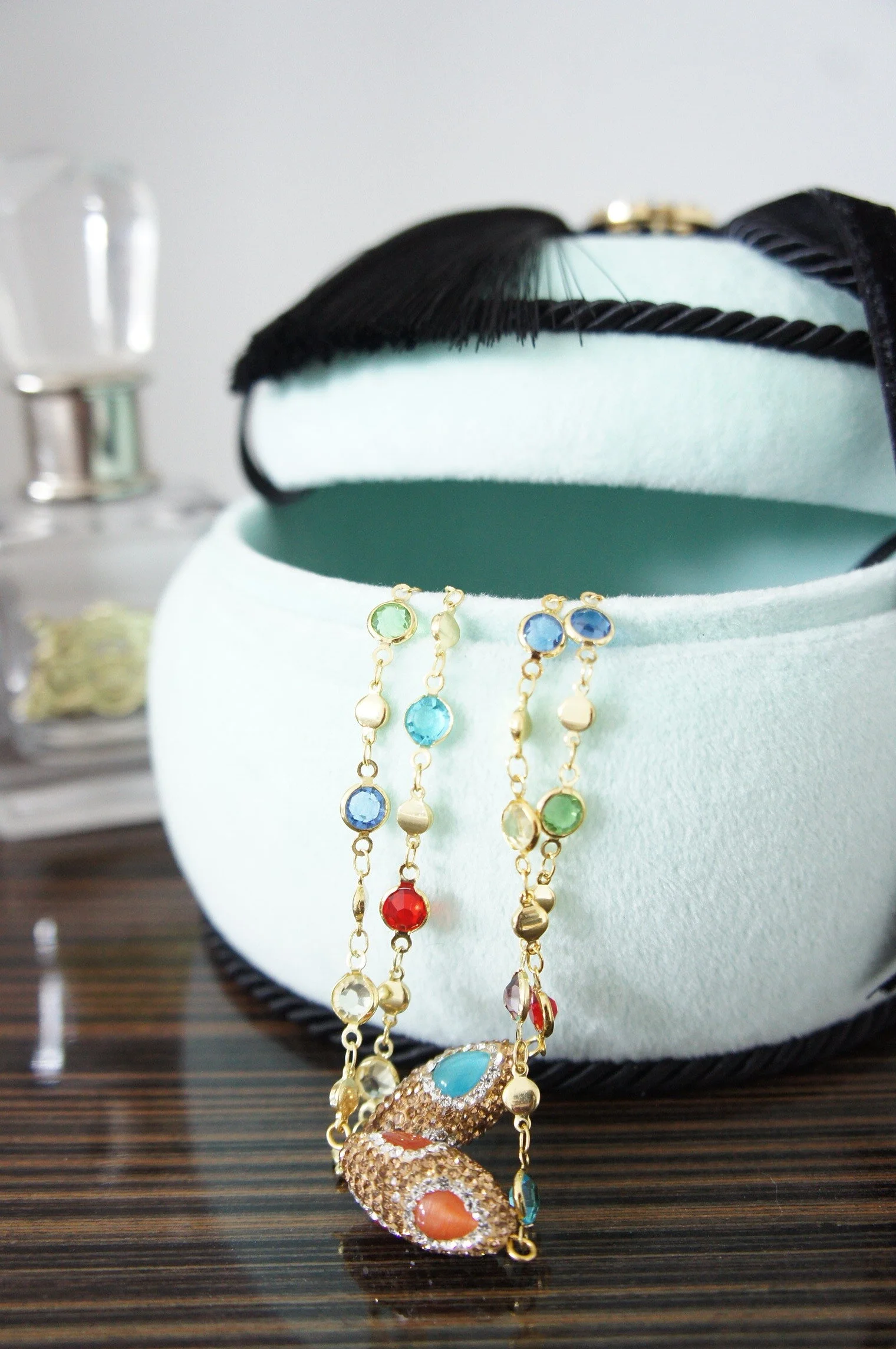 Minty Round Box - Eva Baron Interior Designer in Oxford