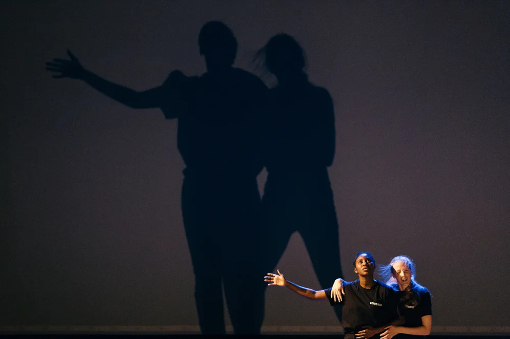 TekstLab Unge Stemmer medvirker med utdrag fra forestillingen "ID-politics of identity" gjennom hele festivalen