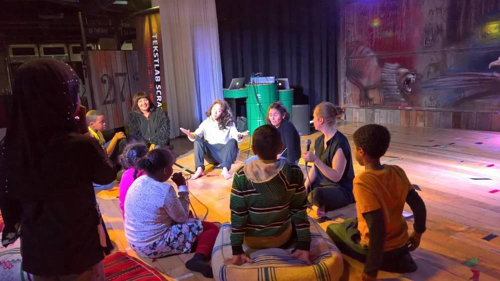 TekstLab Scratch Festival møter barn på Biblo Tøyen med forestilling, samtale og workshop